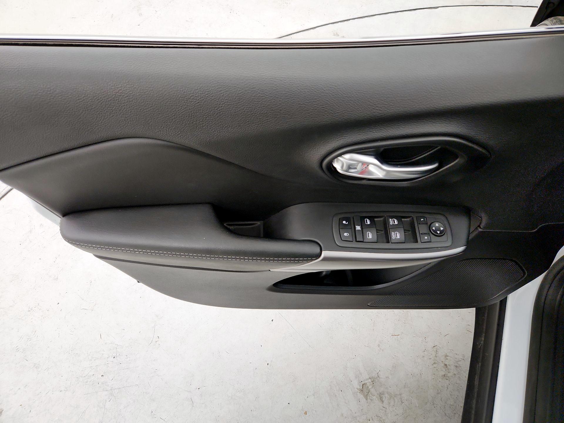 Thumbnail: 2022 Jeep Cherokee - 12