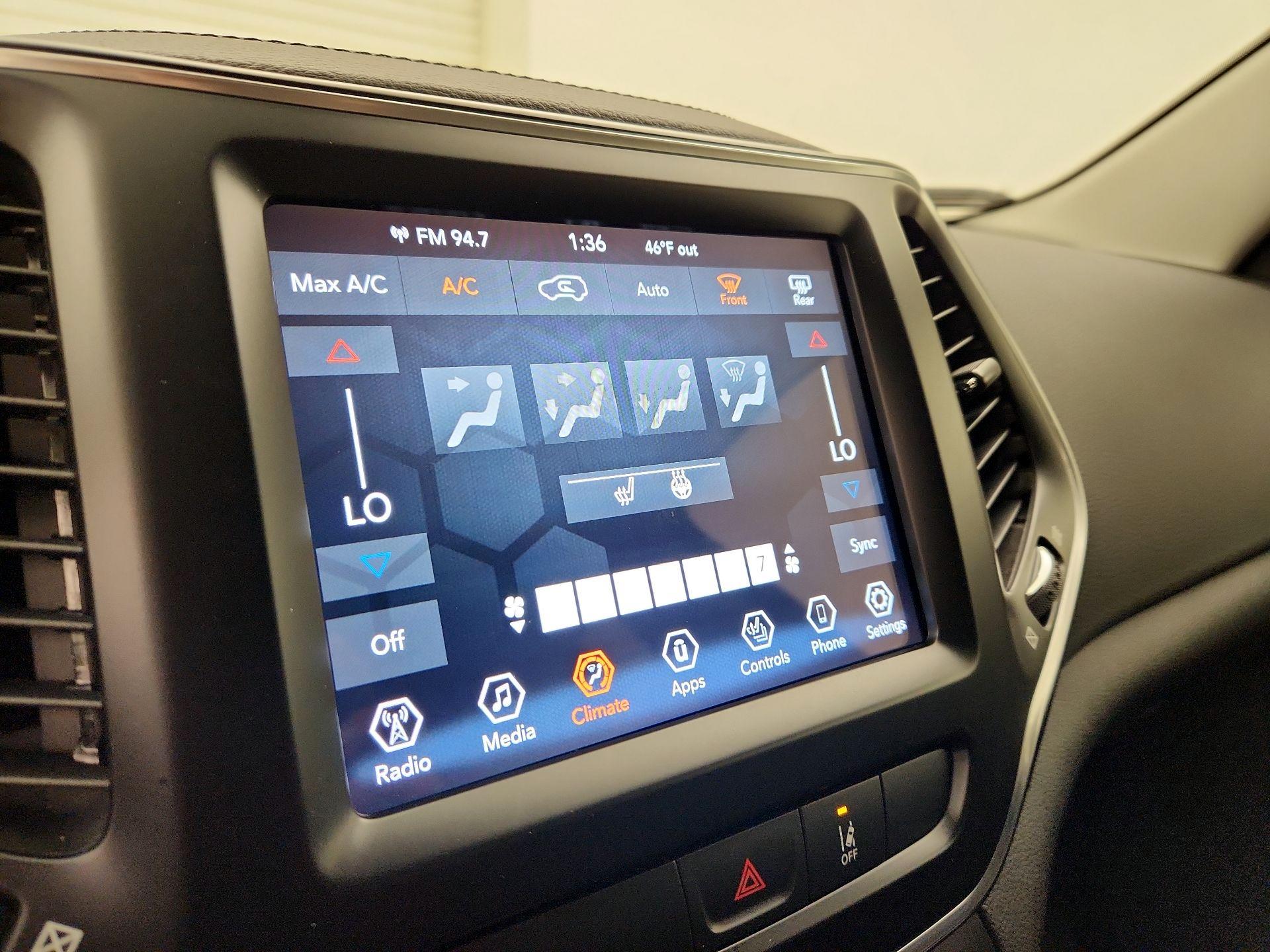 Thumbnail: 2022 Jeep Cherokee - 16