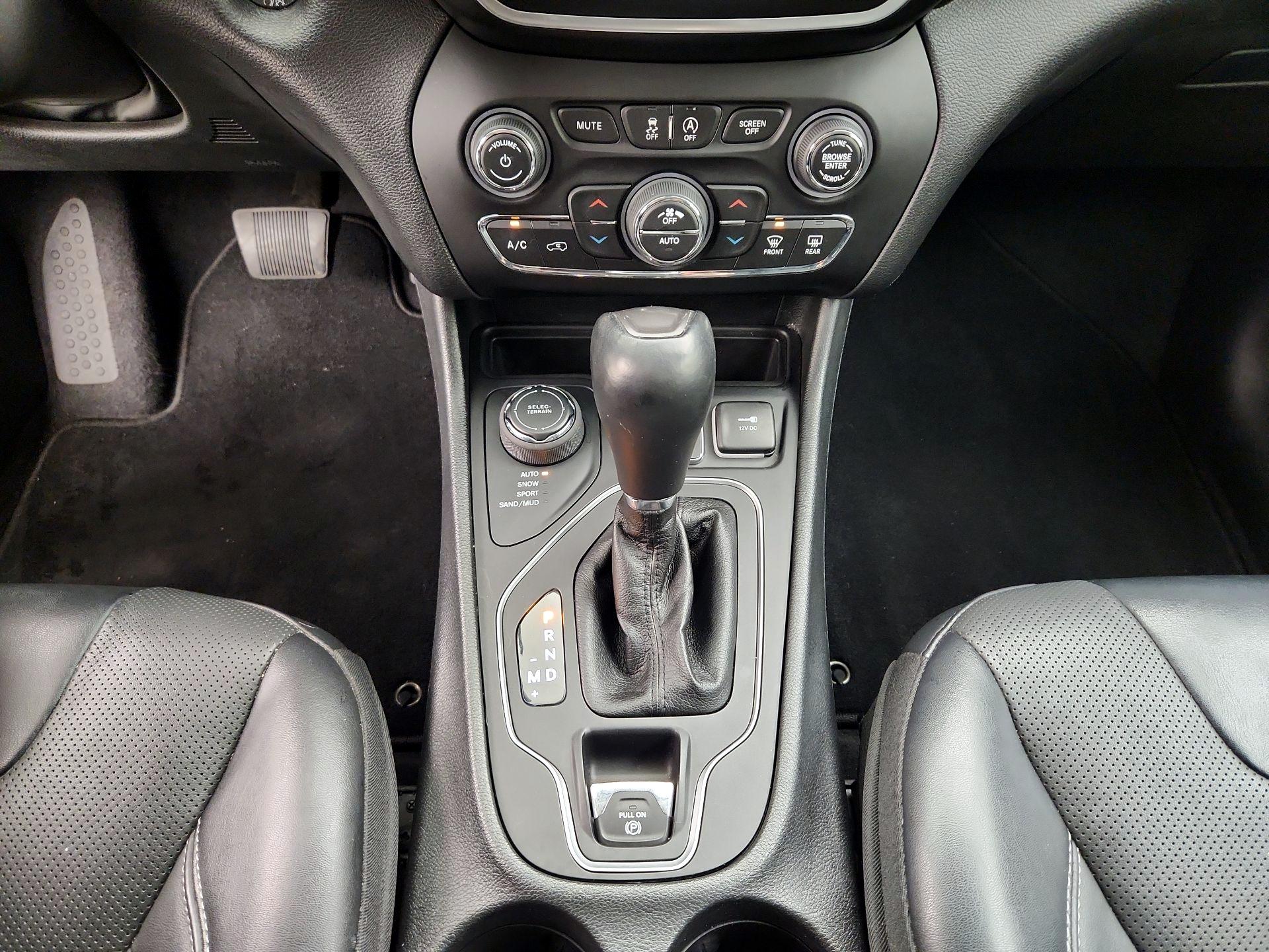 Thumbnail: 2022 Jeep Cherokee - 17