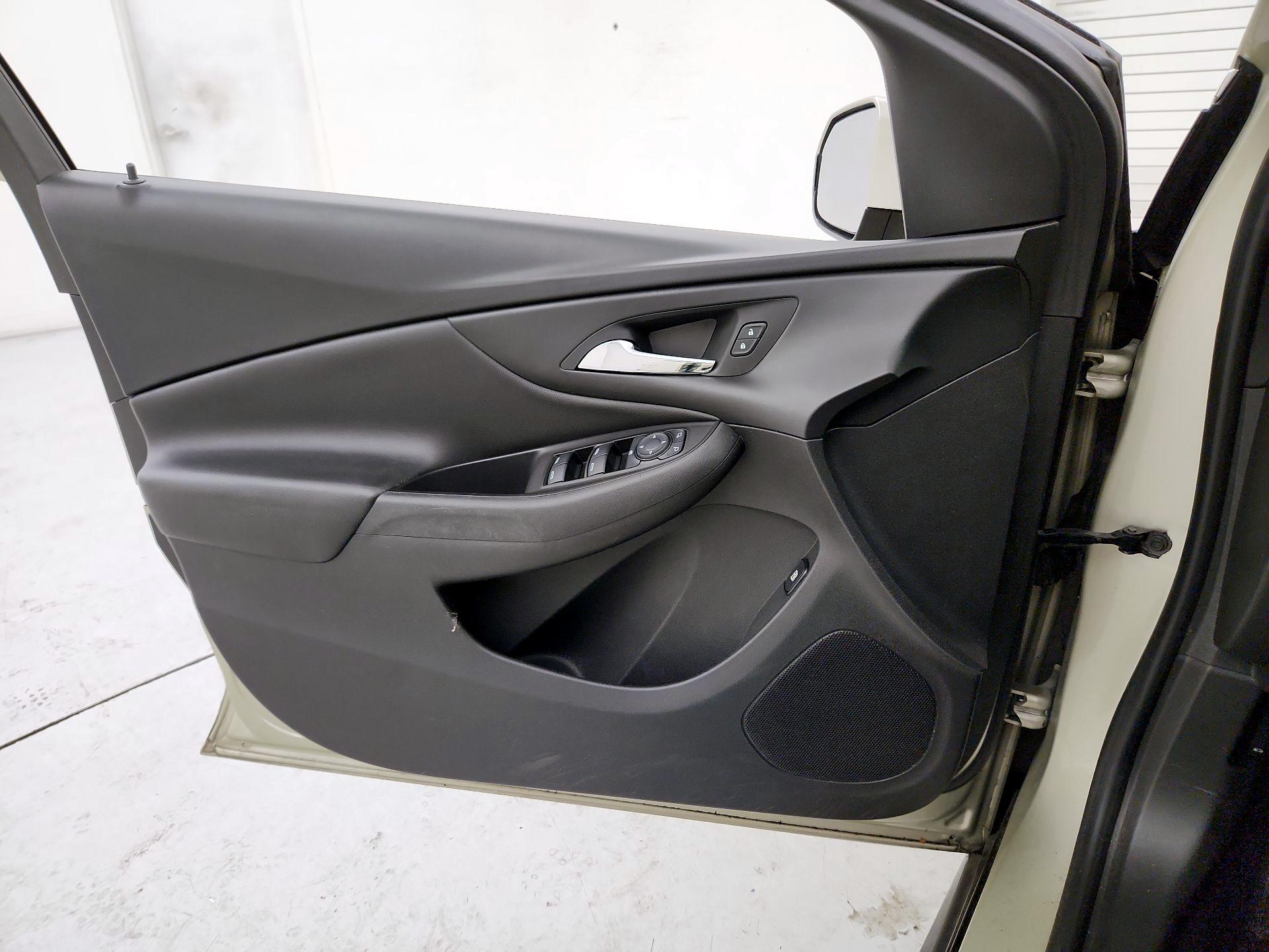 Thumbnail: 2017 Chevrolet Volt - 12