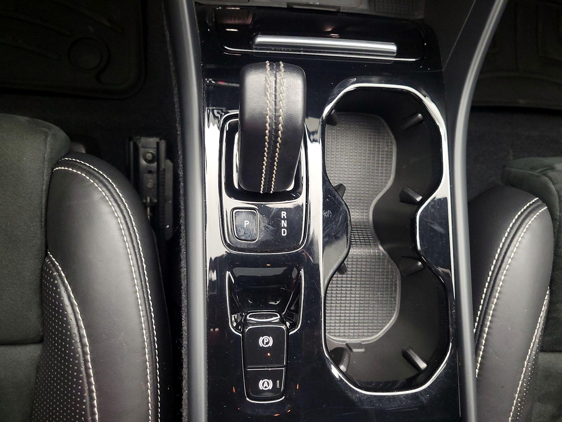 Thumbnail: 2020 Volvo XC40 - 18