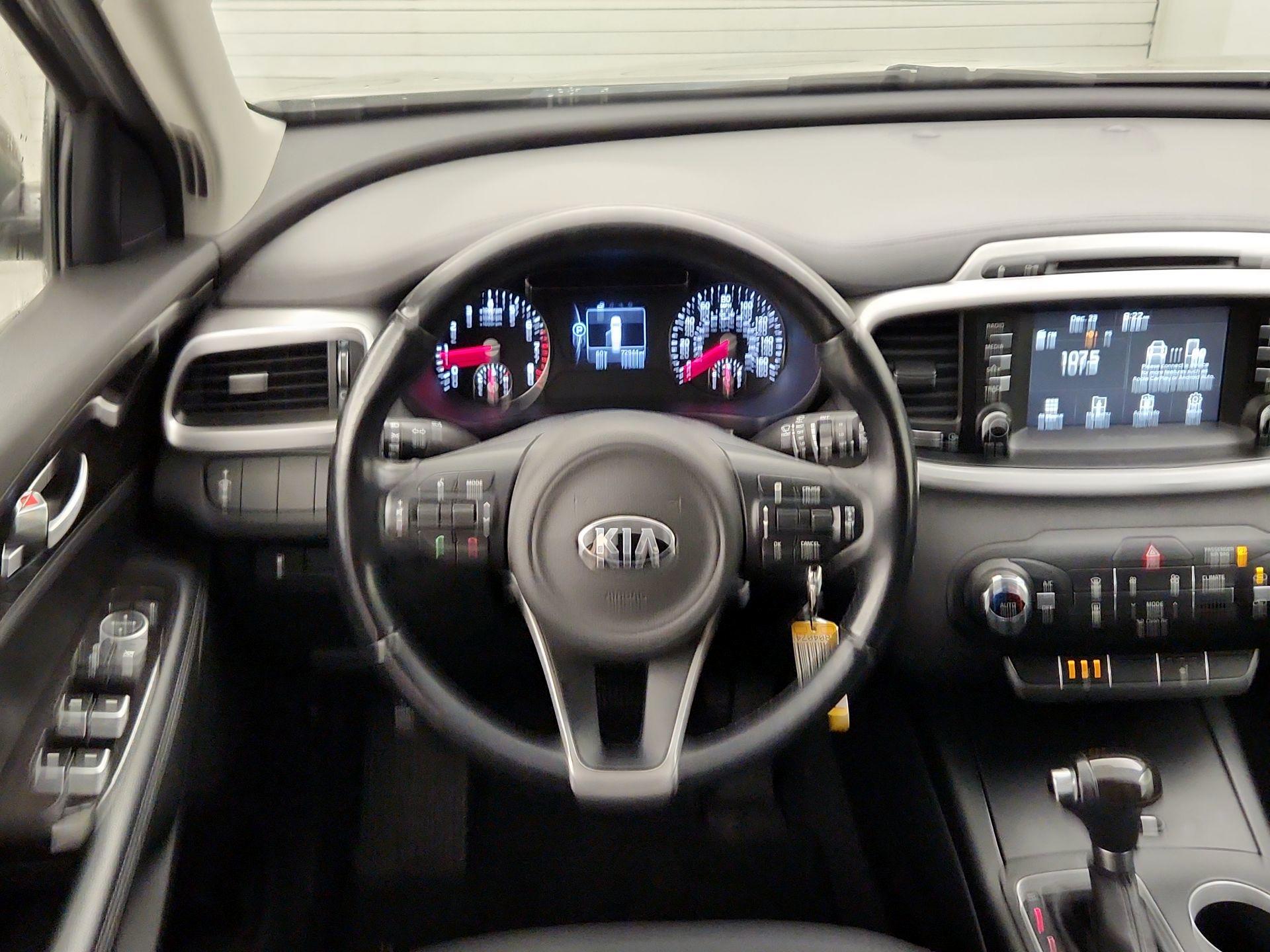 Thumbnail: 2017 Kia Sorento - 10