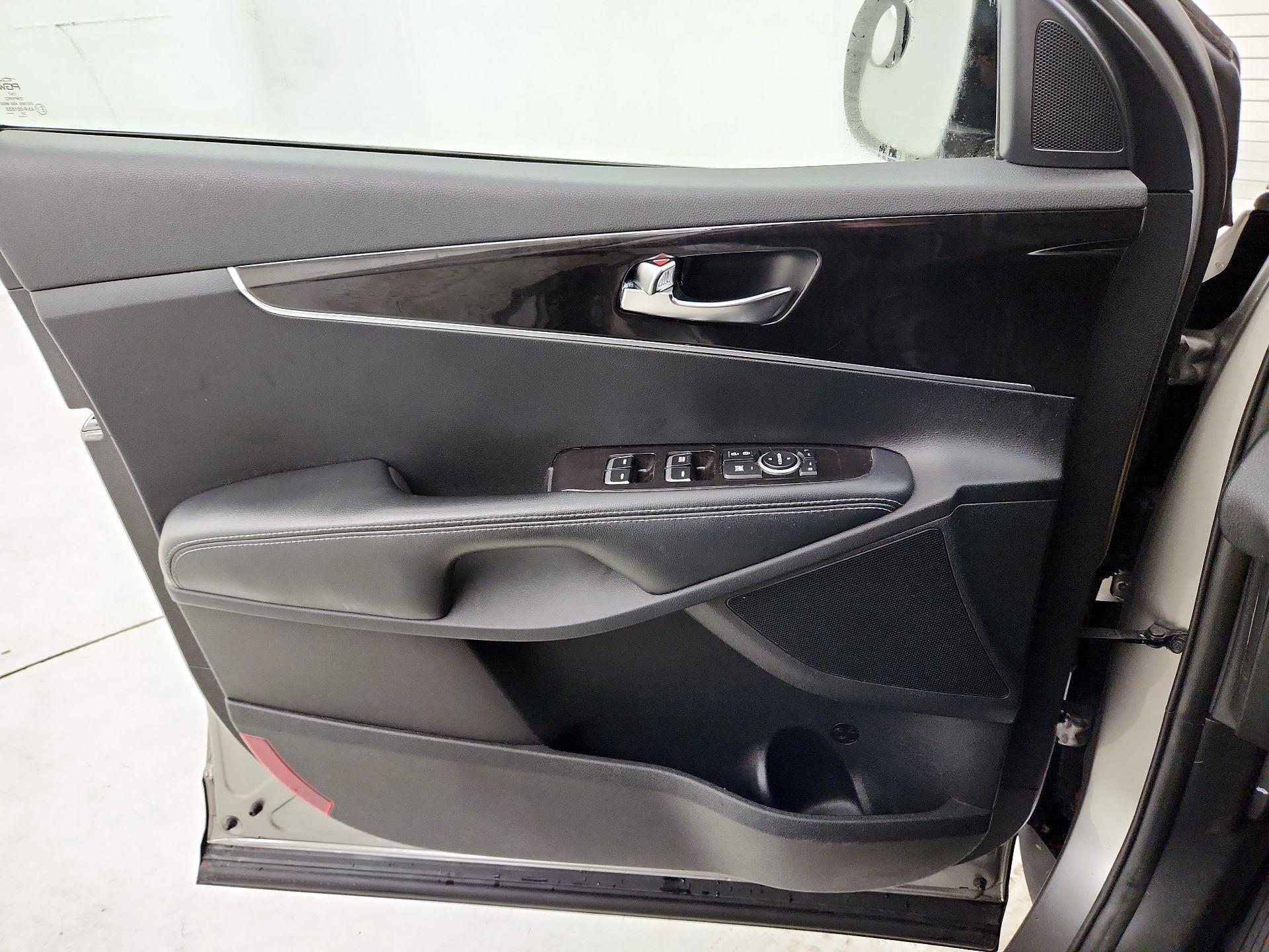 Thumbnail: 2017 Kia Sorento - 12