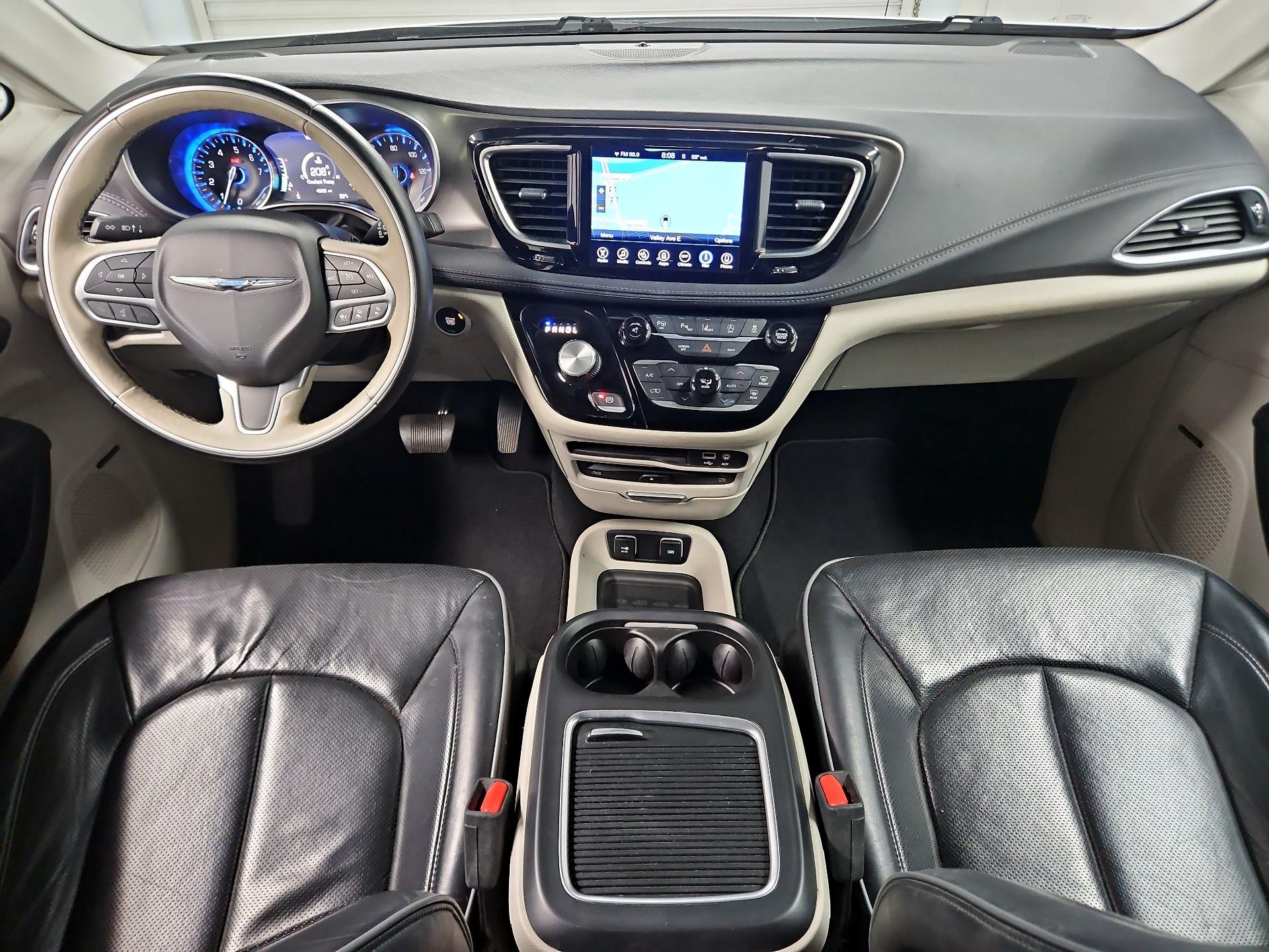 Thumbnail: 2017 Chrysler Pacifica - 9