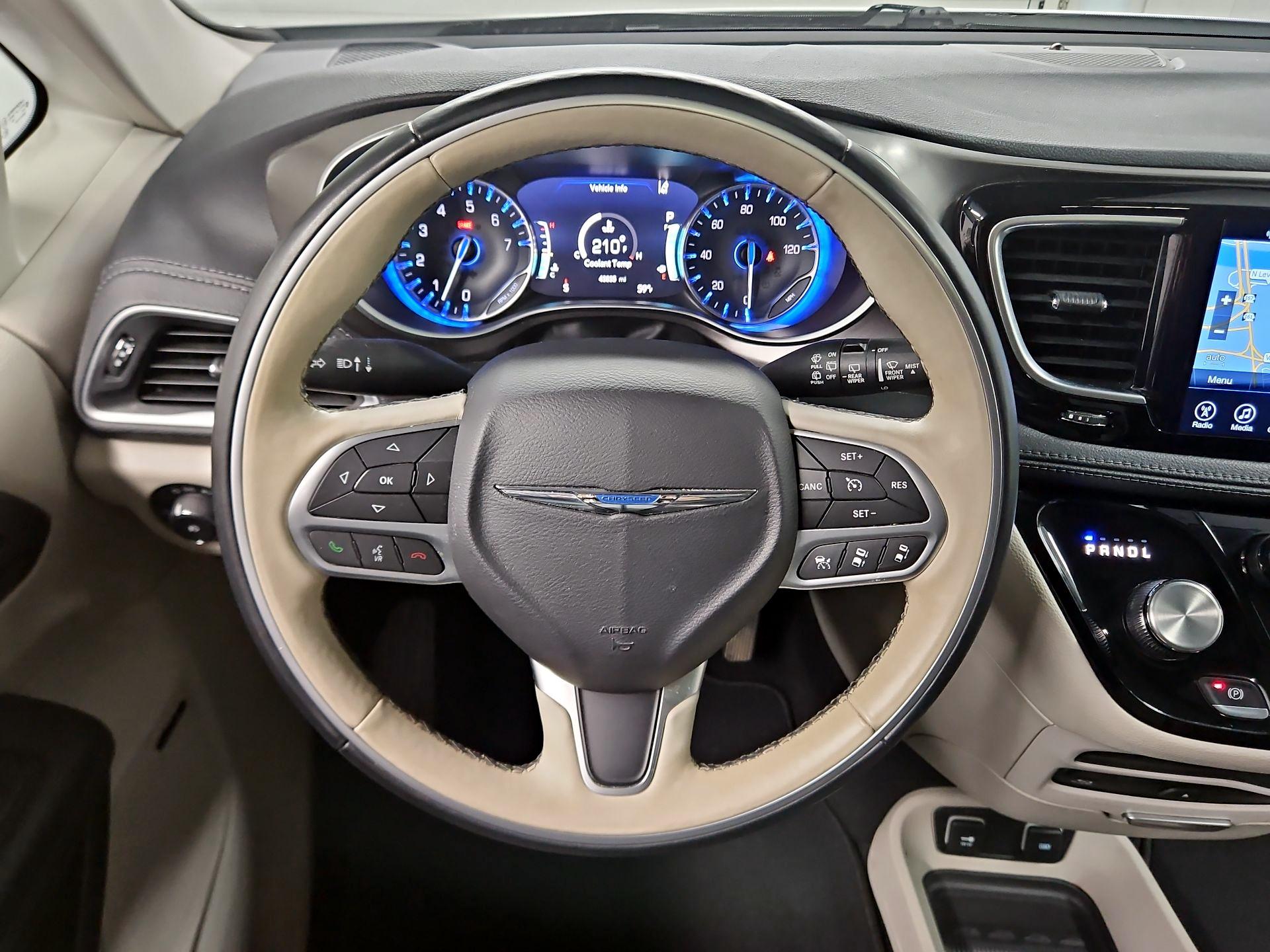 Thumbnail: 2017 Chrysler Pacifica - 10