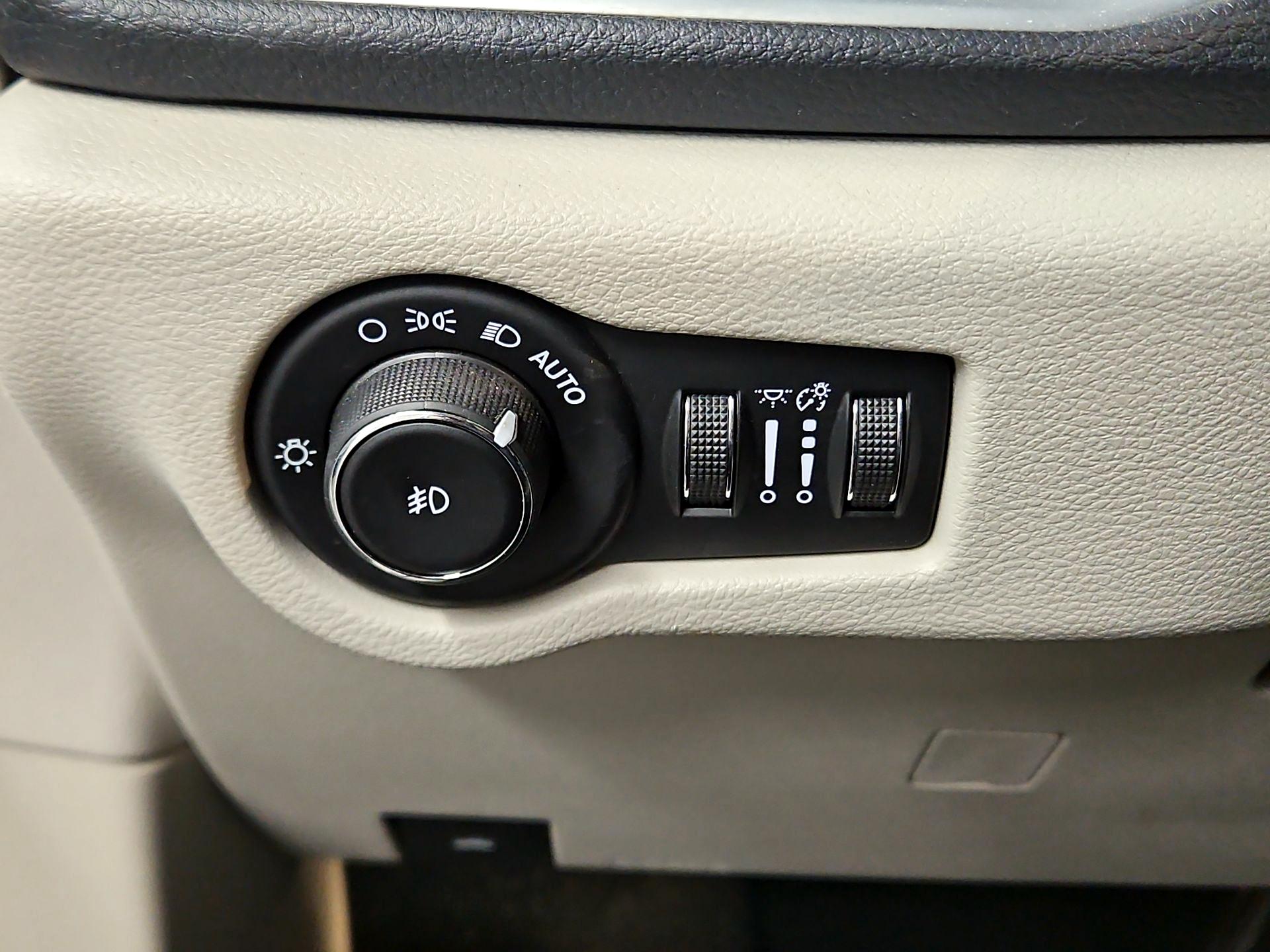 Thumbnail: 2017 Chrysler Pacifica - 13