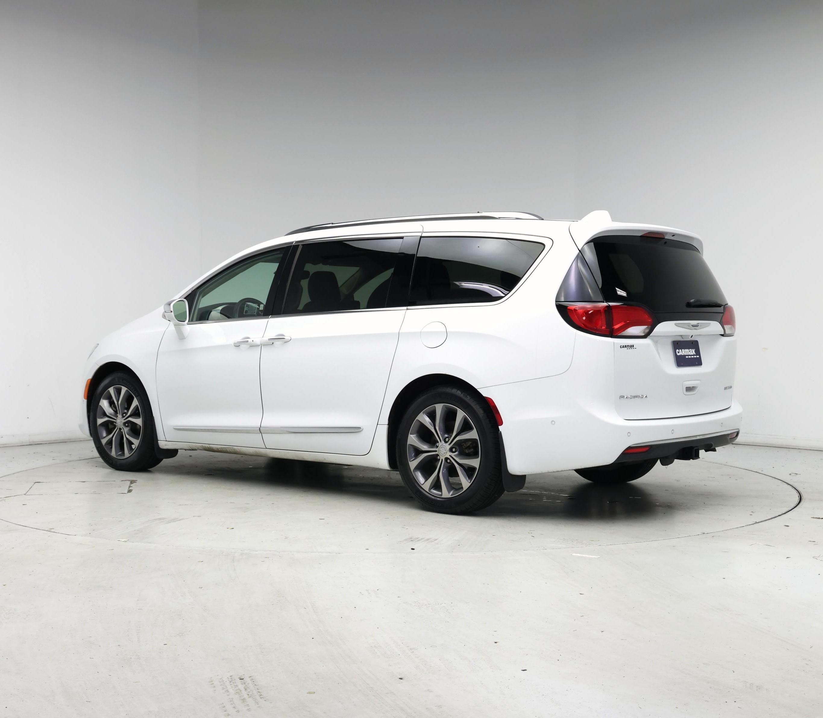 Thumbnail: 2017 Chrysler Pacifica - 2