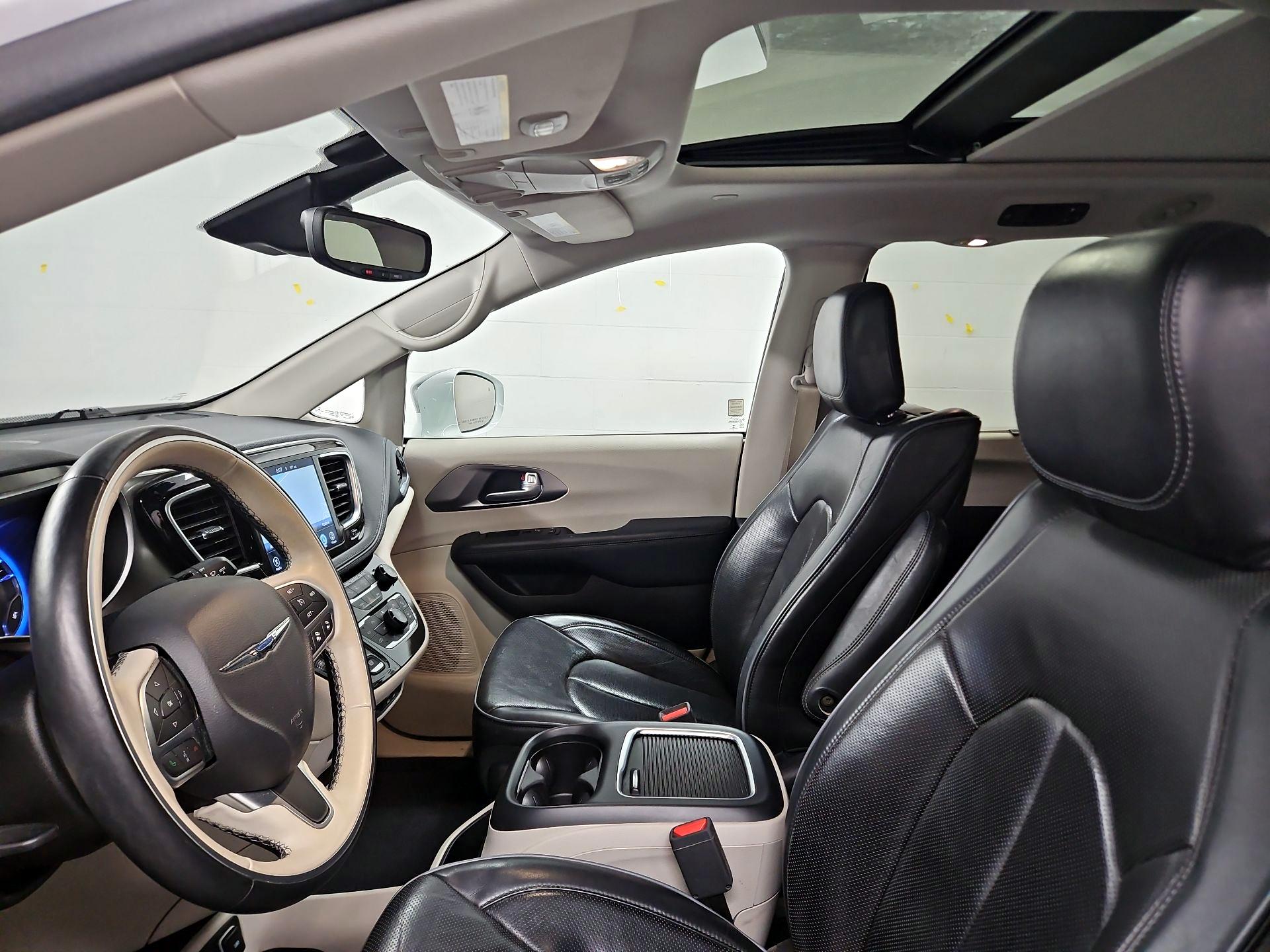 Thumbnail: 2017 Chrysler Pacifica - 20