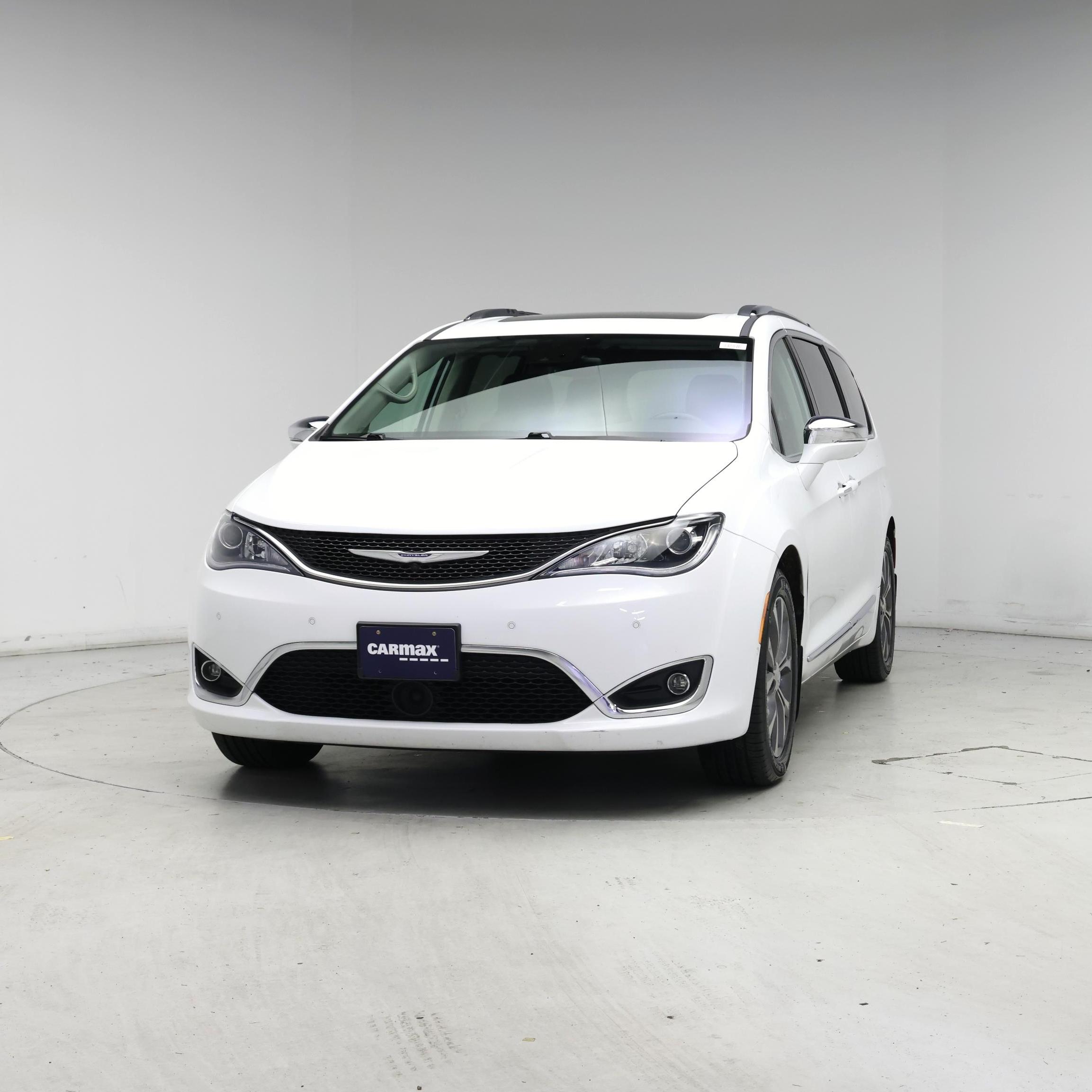 Thumbnail: 2017 Chrysler Pacifica - 4