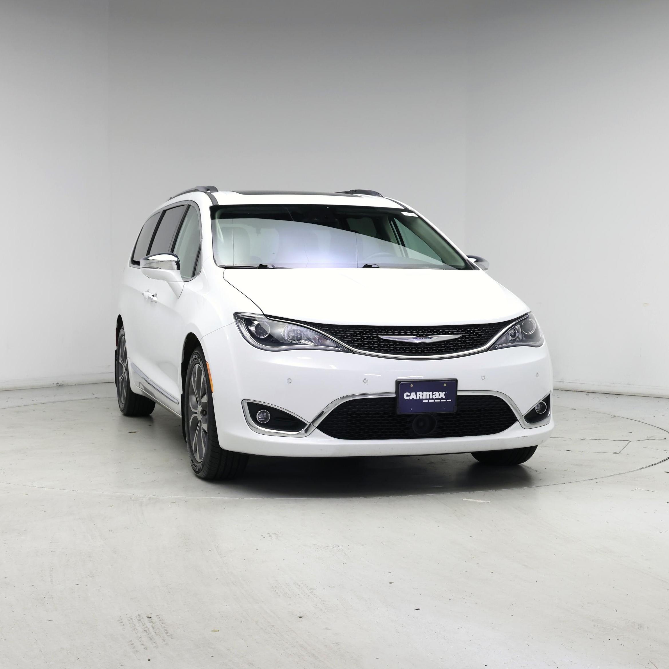 Thumbnail: 2017 Chrysler Pacifica - 5