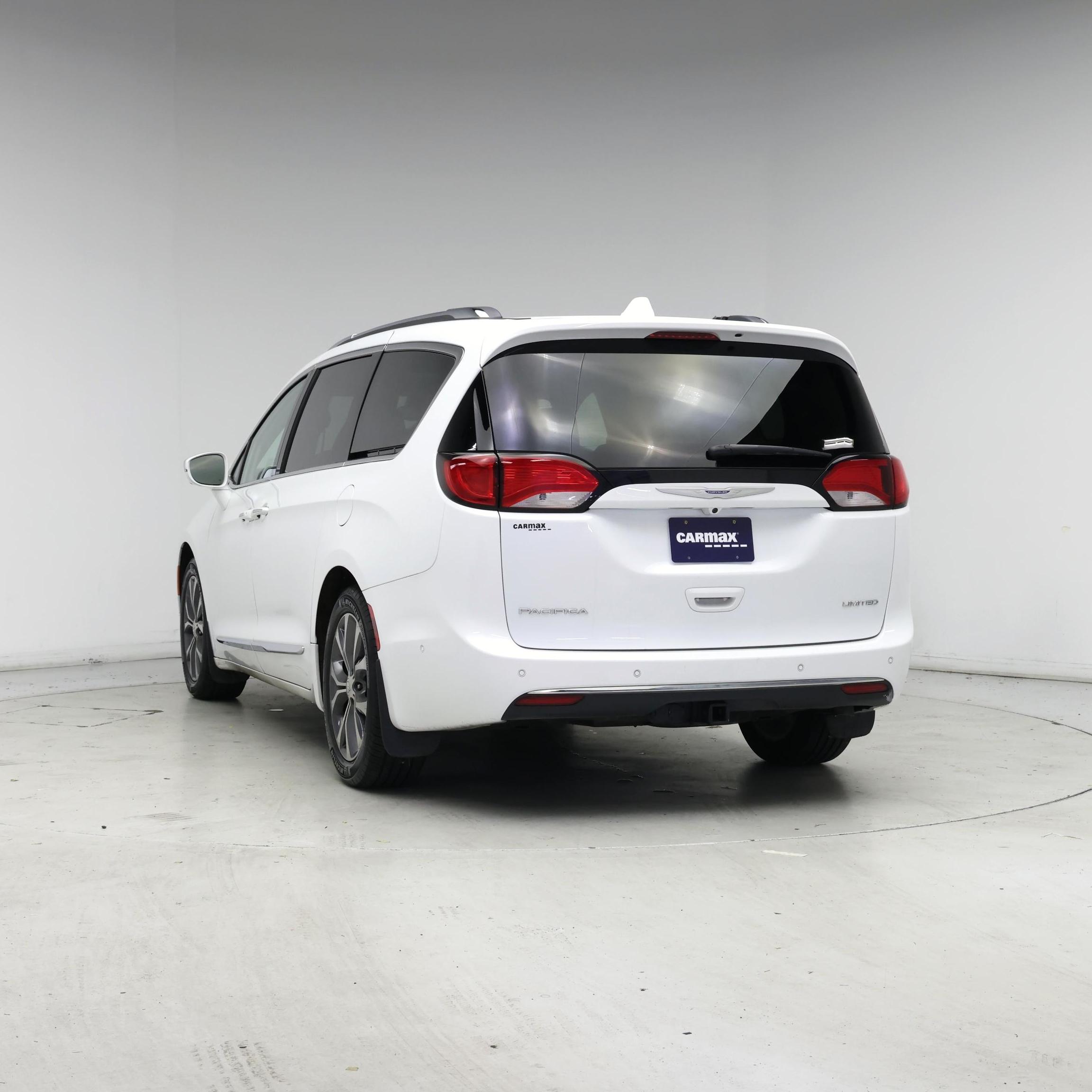 Thumbnail: 2017 Chrysler Pacifica - 6