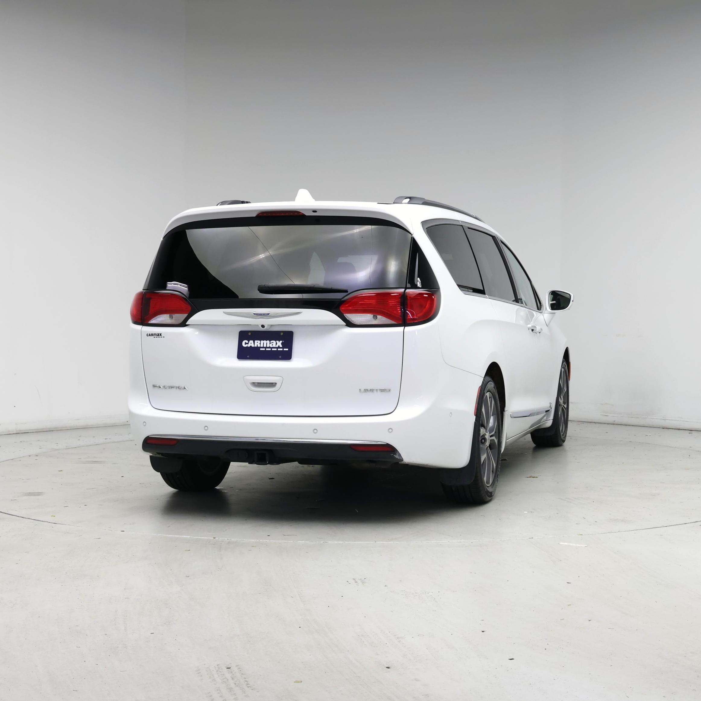 Thumbnail: 2017 Chrysler Pacifica - 8