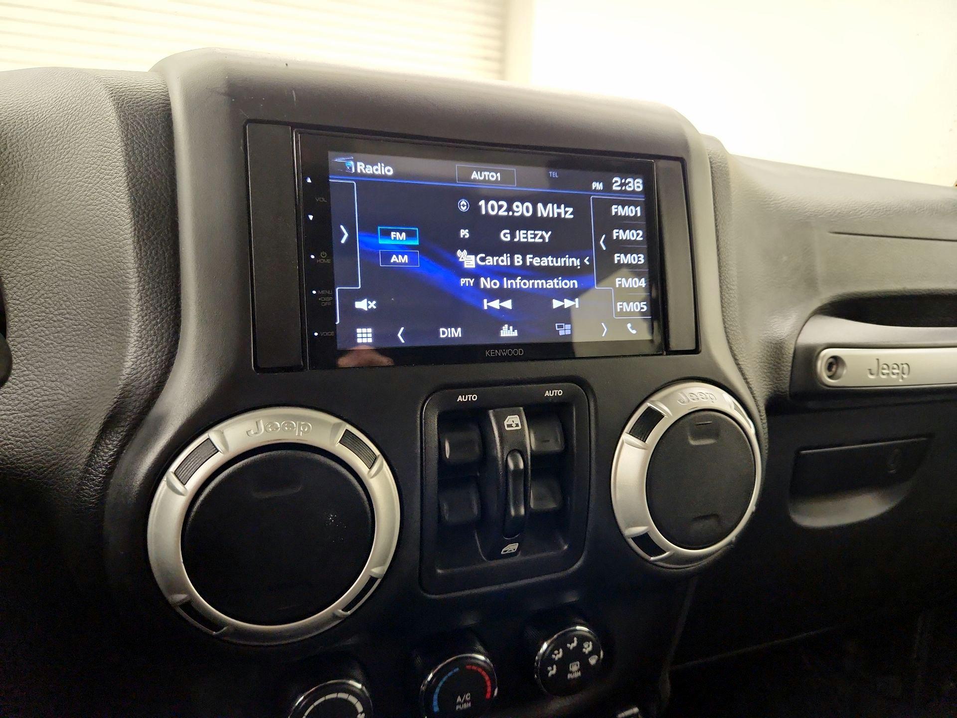 Thumbnail: 2016 Jeep Wrangler - 13