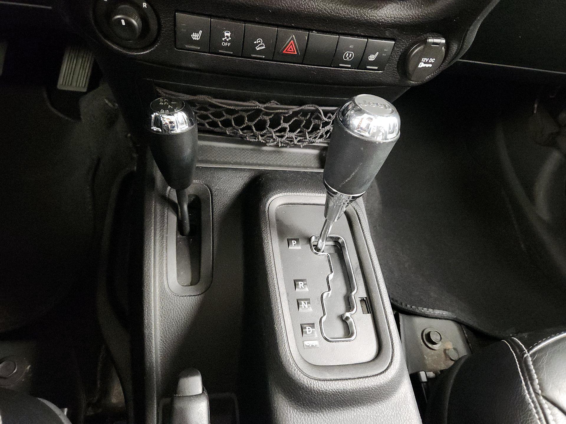 Thumbnail: 2016 Jeep Wrangler - 15