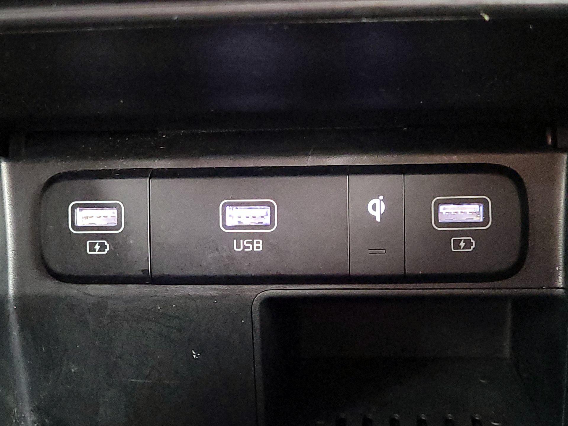 Thumbnail: 2021 Kia Sorento - 18