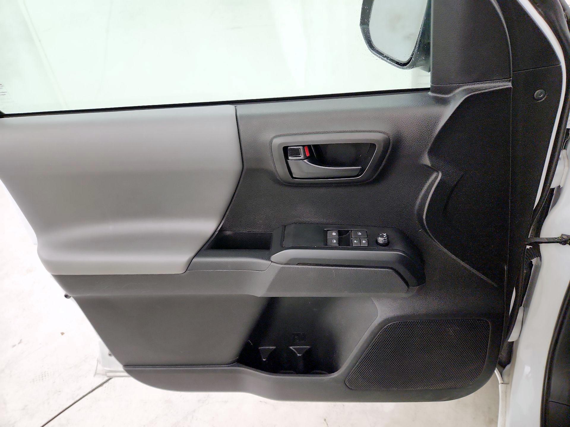 Thumbnail: 2022 Toyota Tacoma - 12