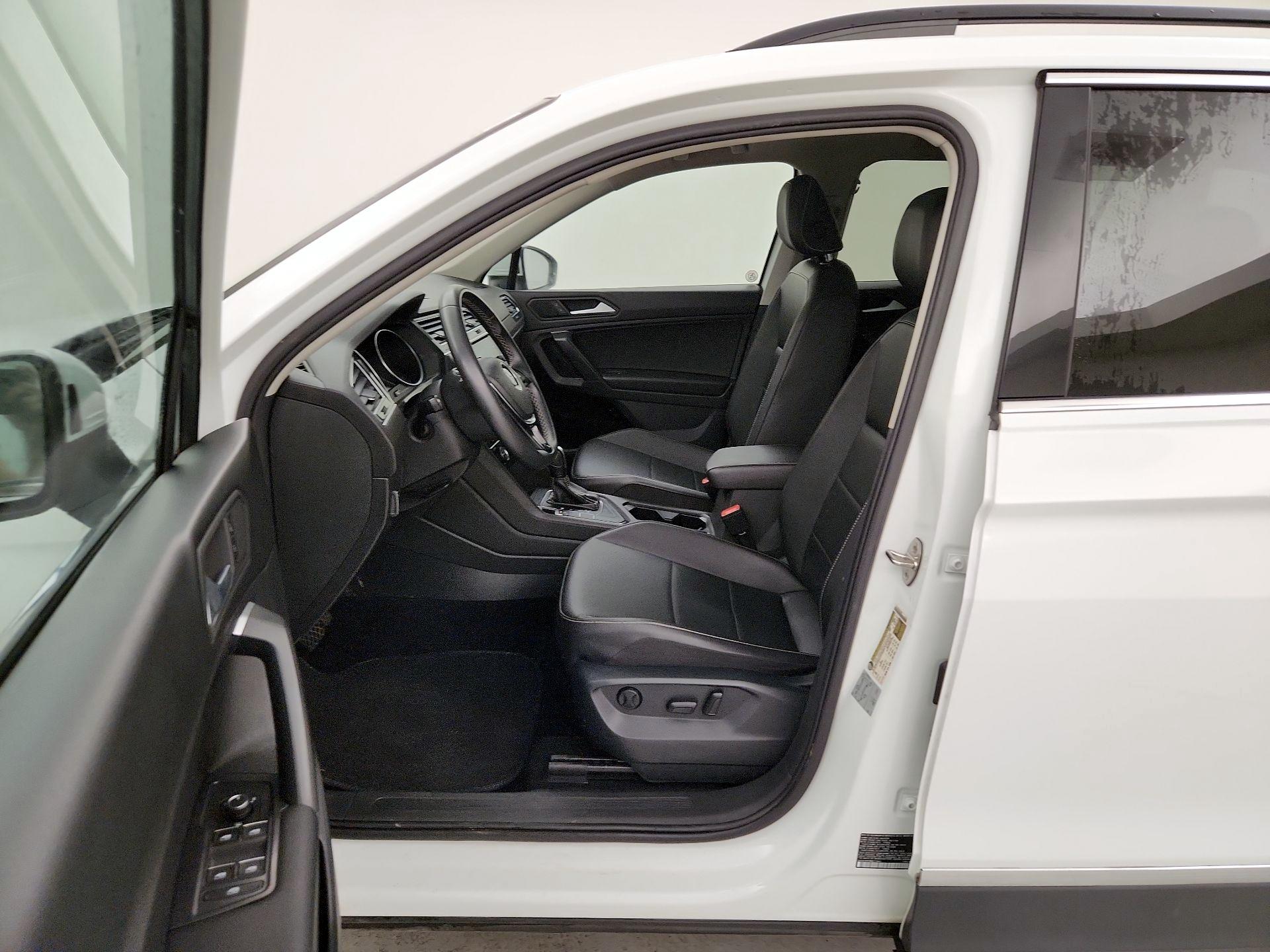 Thumbnail: 2021 Volkswagen Tiguan - 11