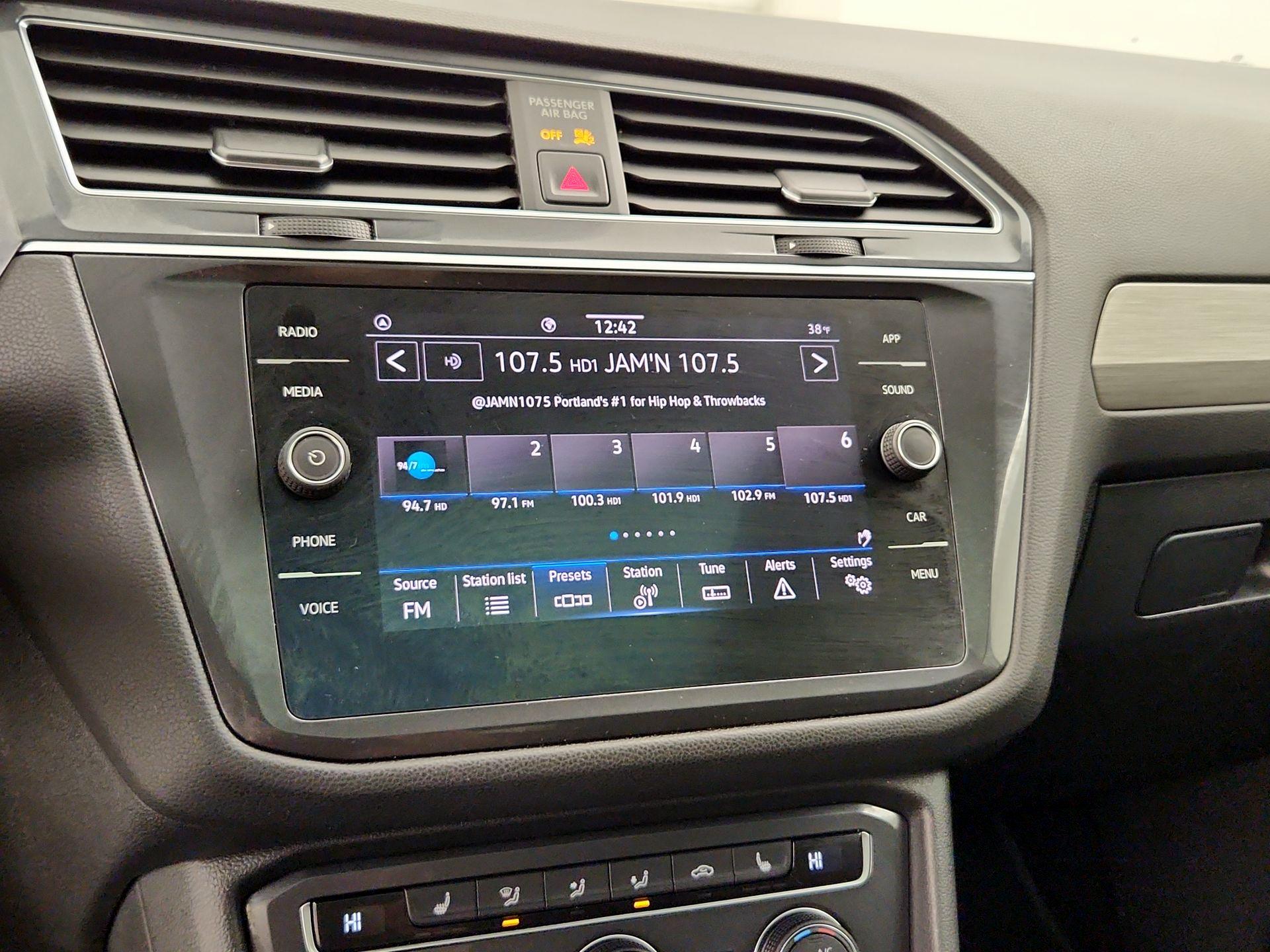 Thumbnail: 2021 Volkswagen Tiguan - 15