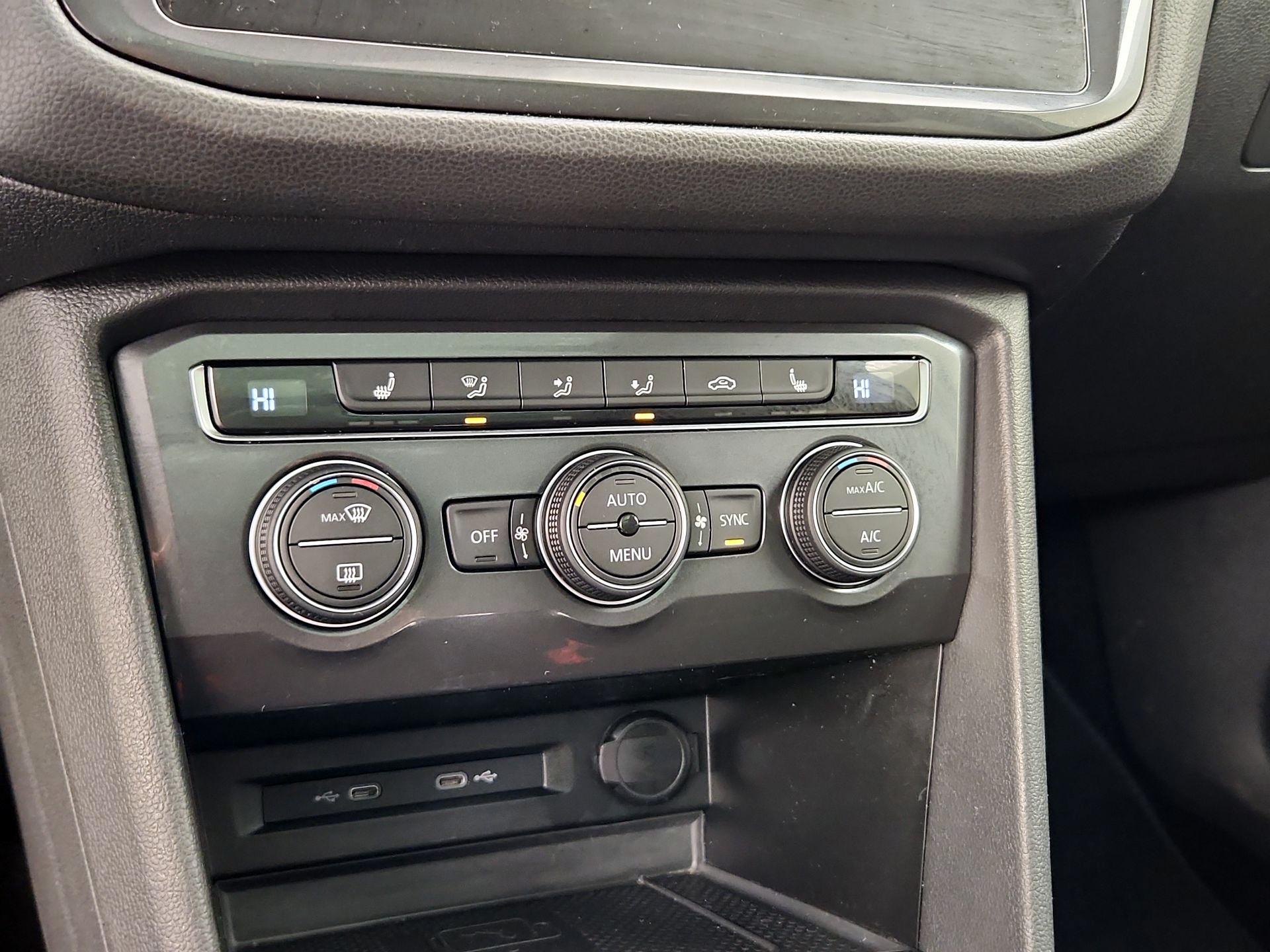 Thumbnail: 2021 Volkswagen Tiguan - 16