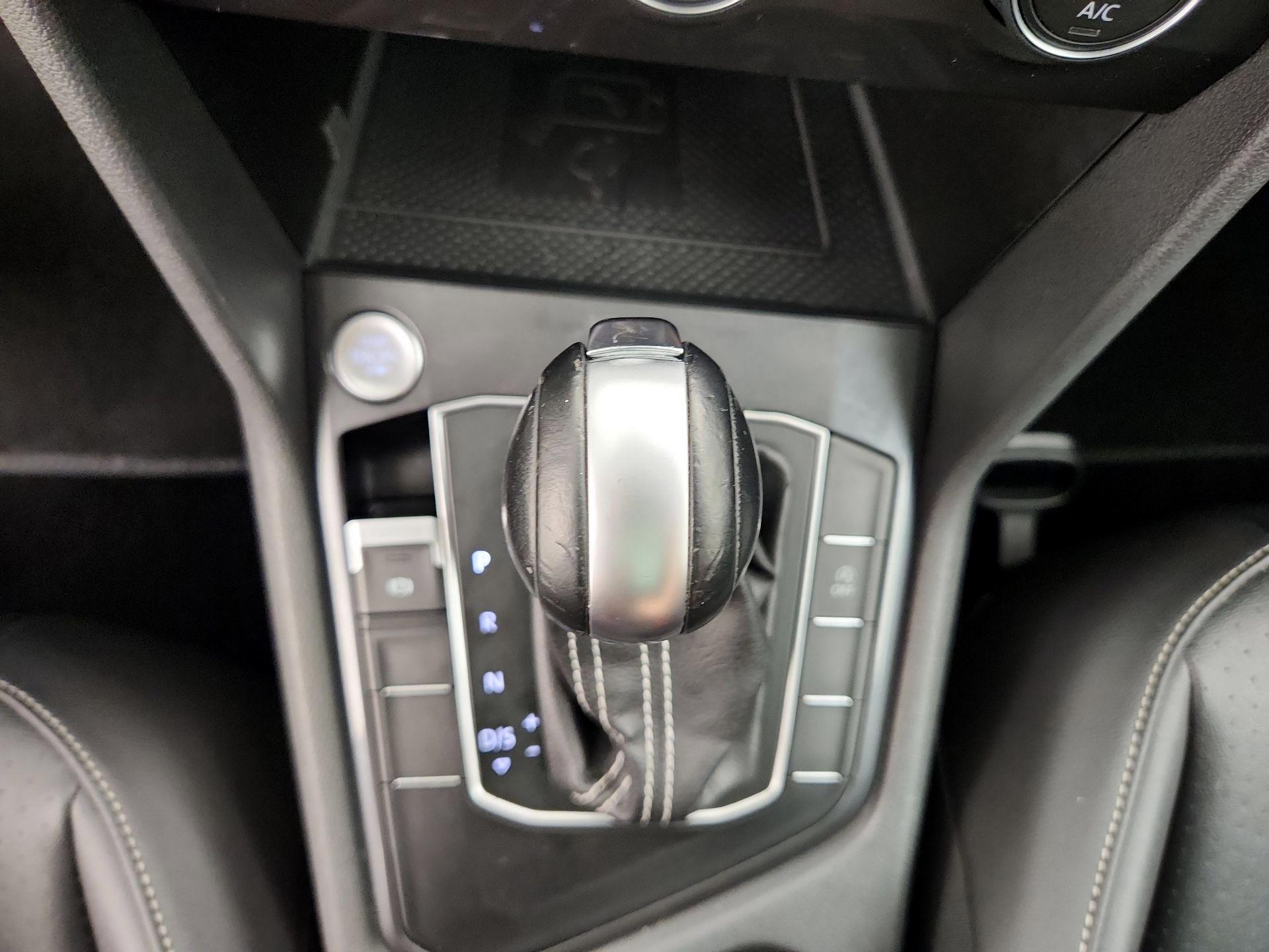 Thumbnail: 2021 Volkswagen Tiguan - 17