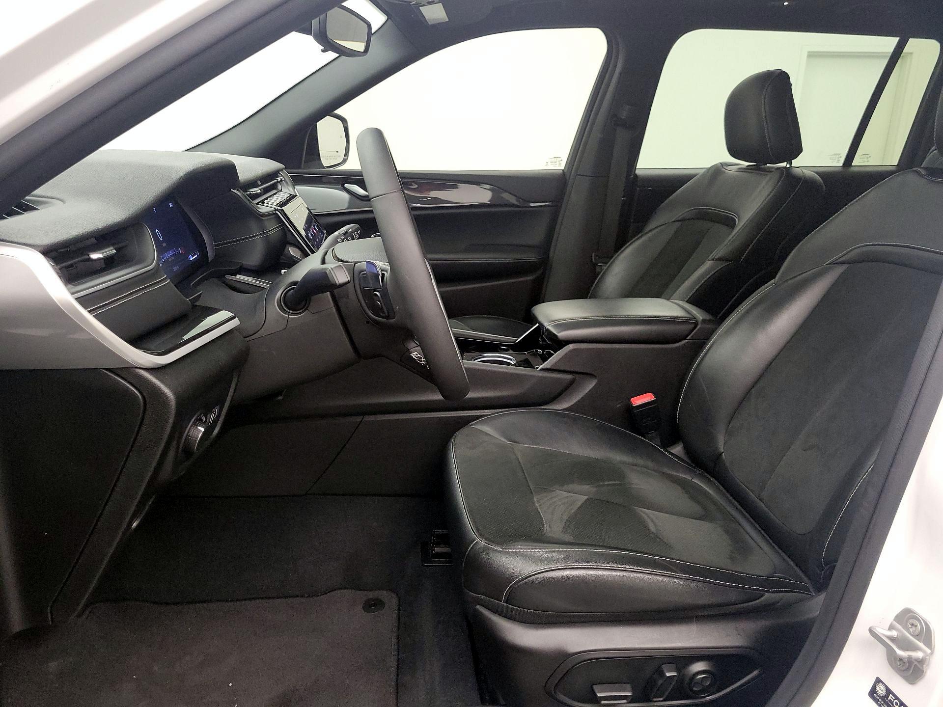 Thumbnail: 2023 Jeep Grand Cherokee L - 11