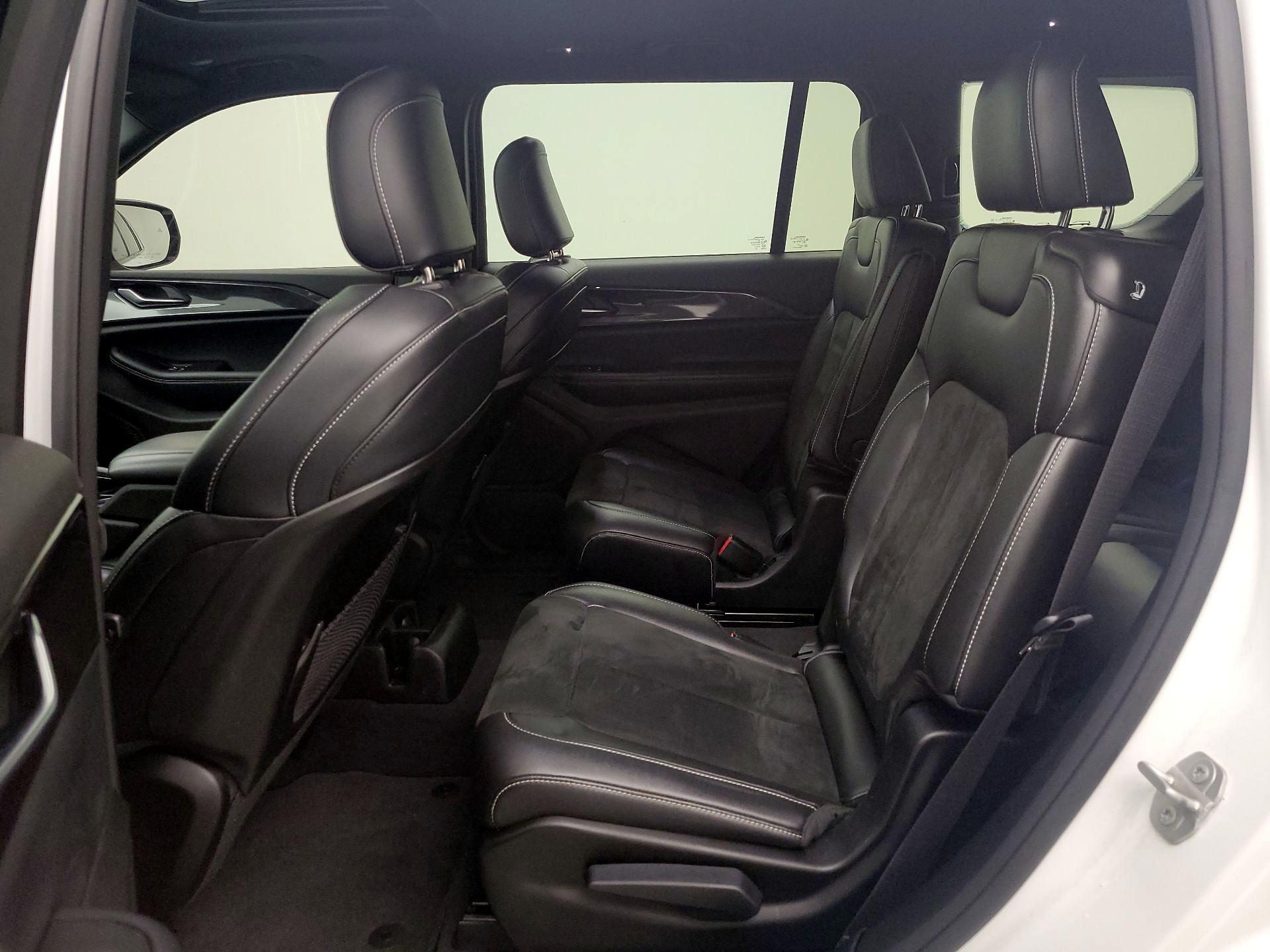 Thumbnail: 2023 Jeep Grand Cherokee L - 20