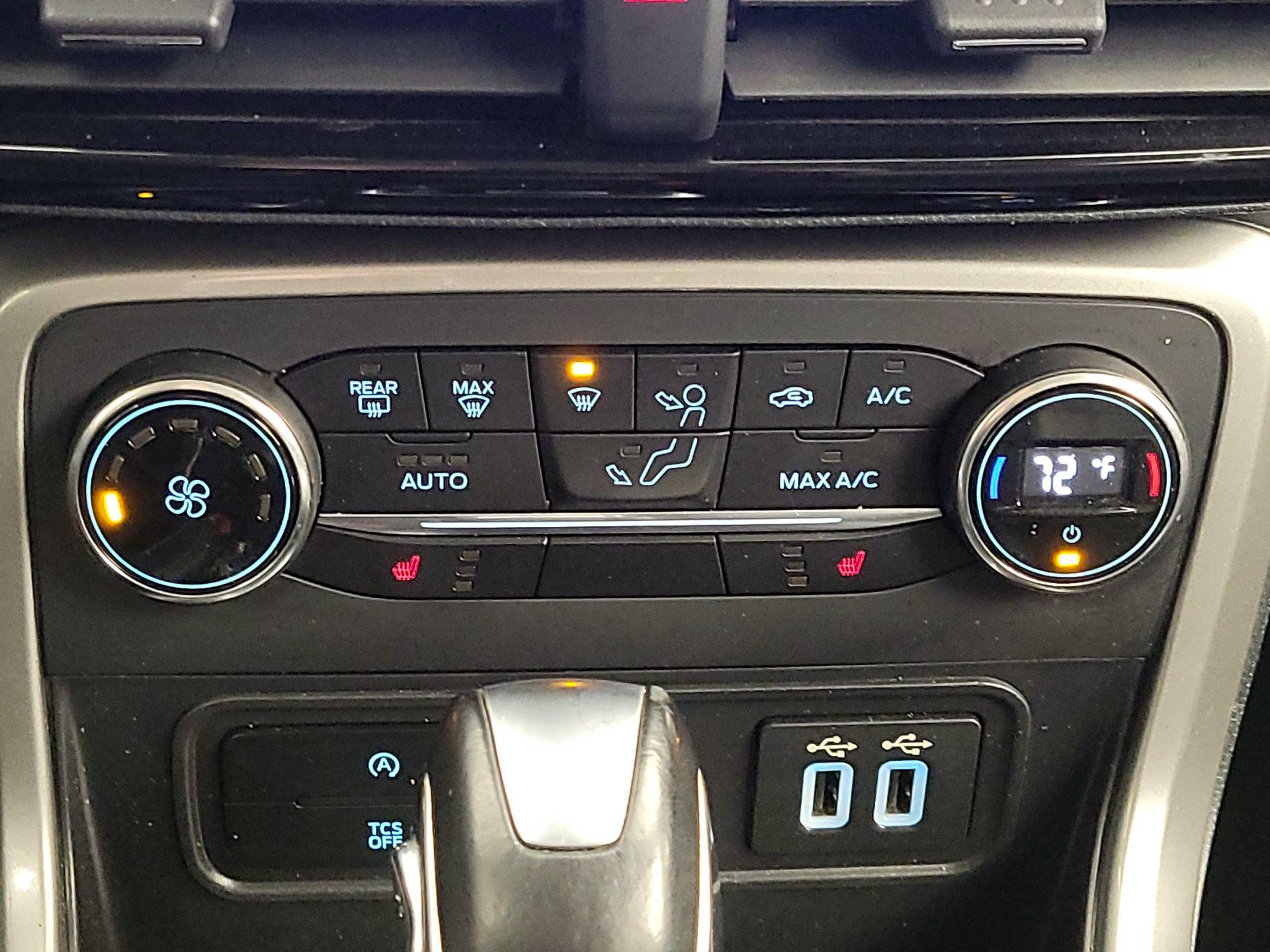 Thumbnail: 2018 Ford EcoSport - 17