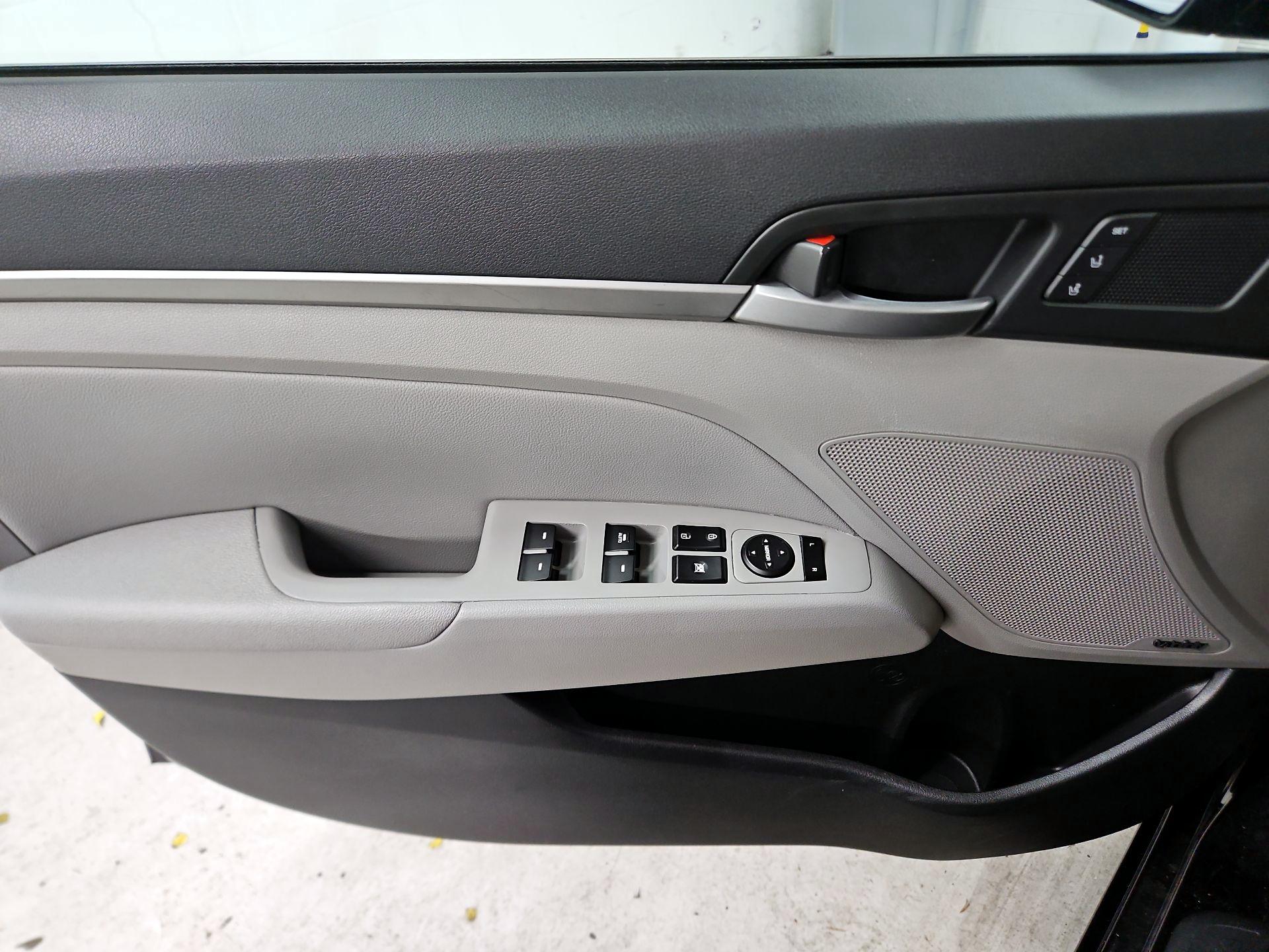 Thumbnail: 2017 Hyundai Elantra - 12