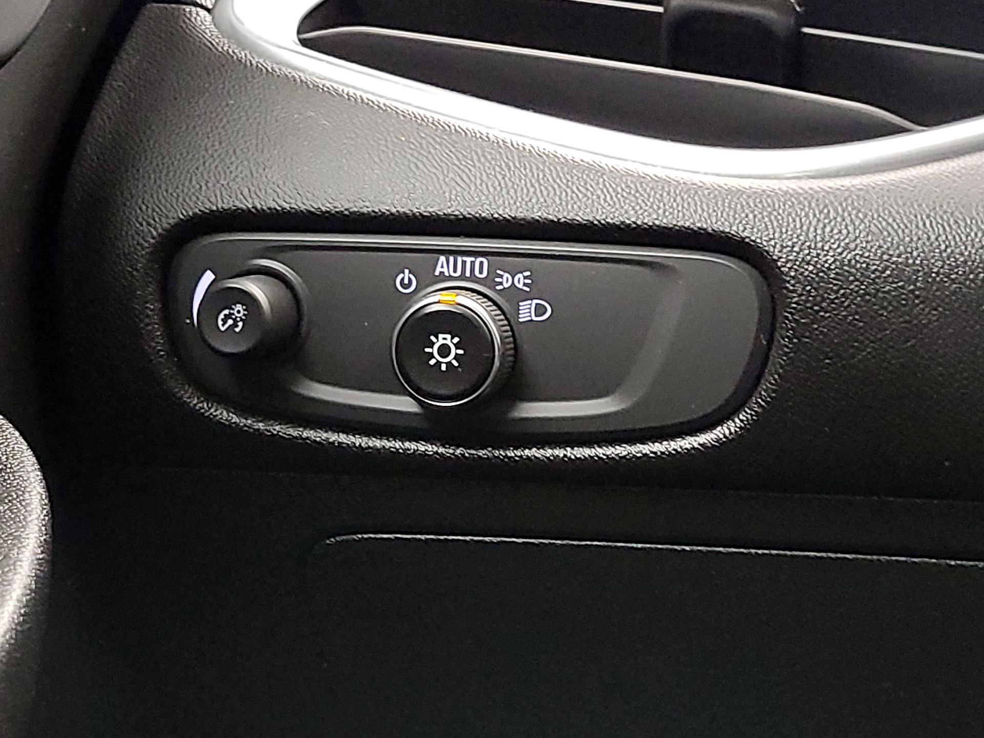 Thumbnail: 2020 Chevrolet Malibu - 13