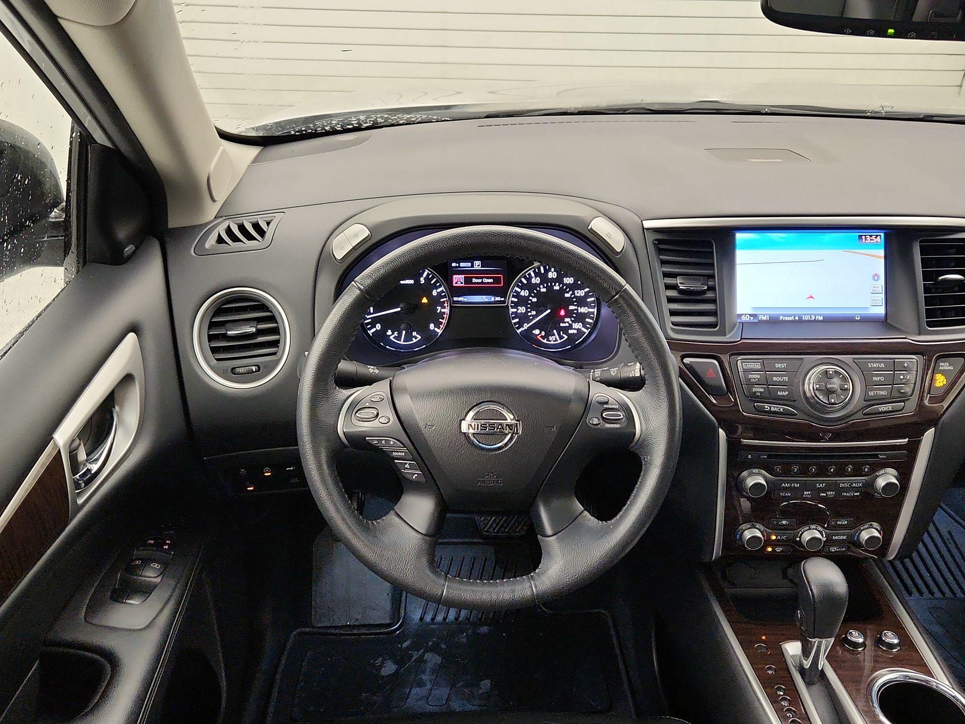 Thumbnail: 2016 Nissan Pathfinder - 10