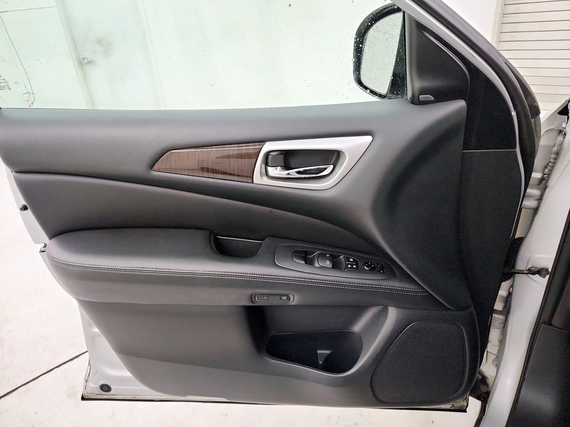 Thumbnail: 2016 Nissan Pathfinder - 12