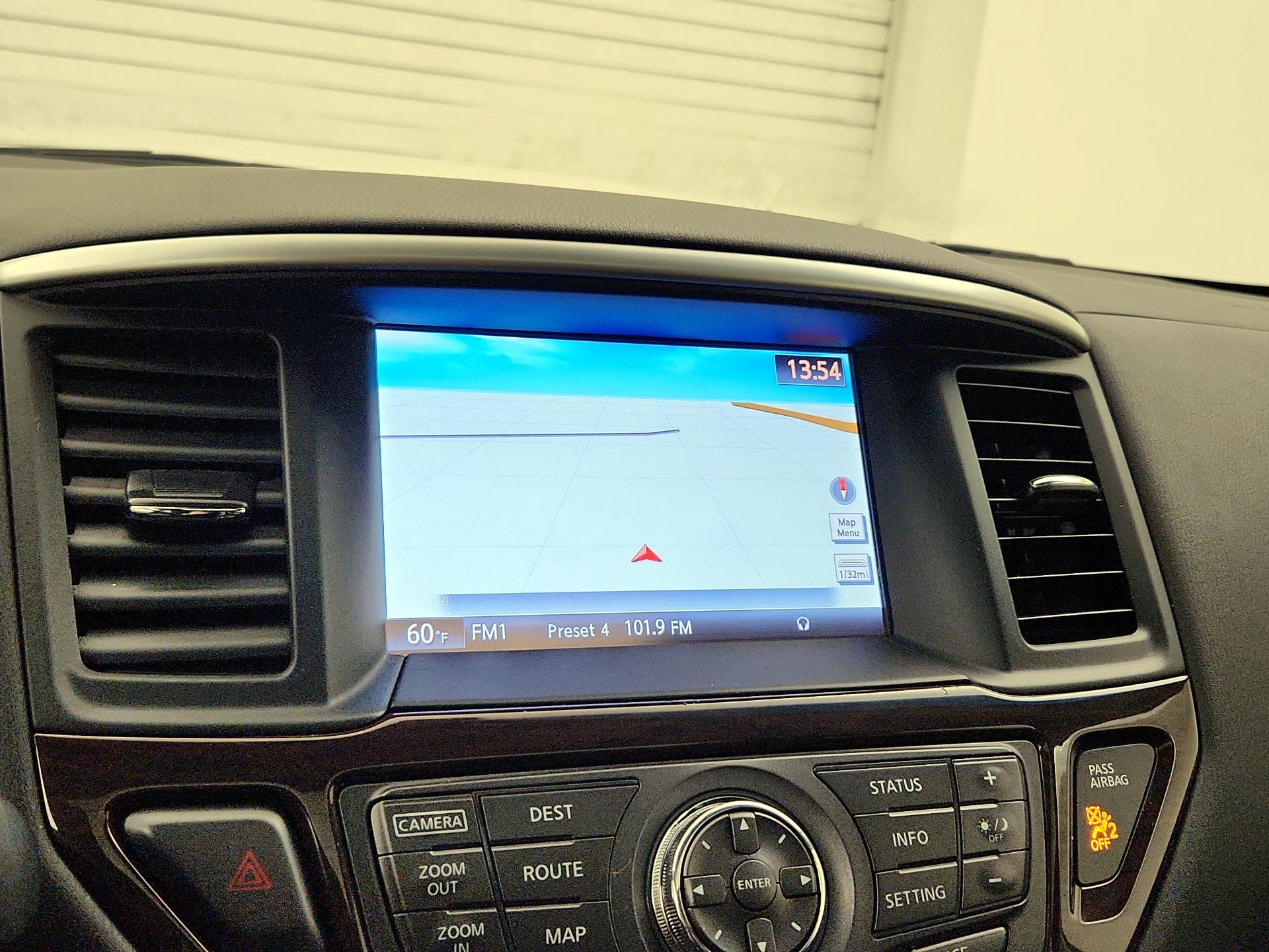 Thumbnail: 2016 Nissan Pathfinder - 14