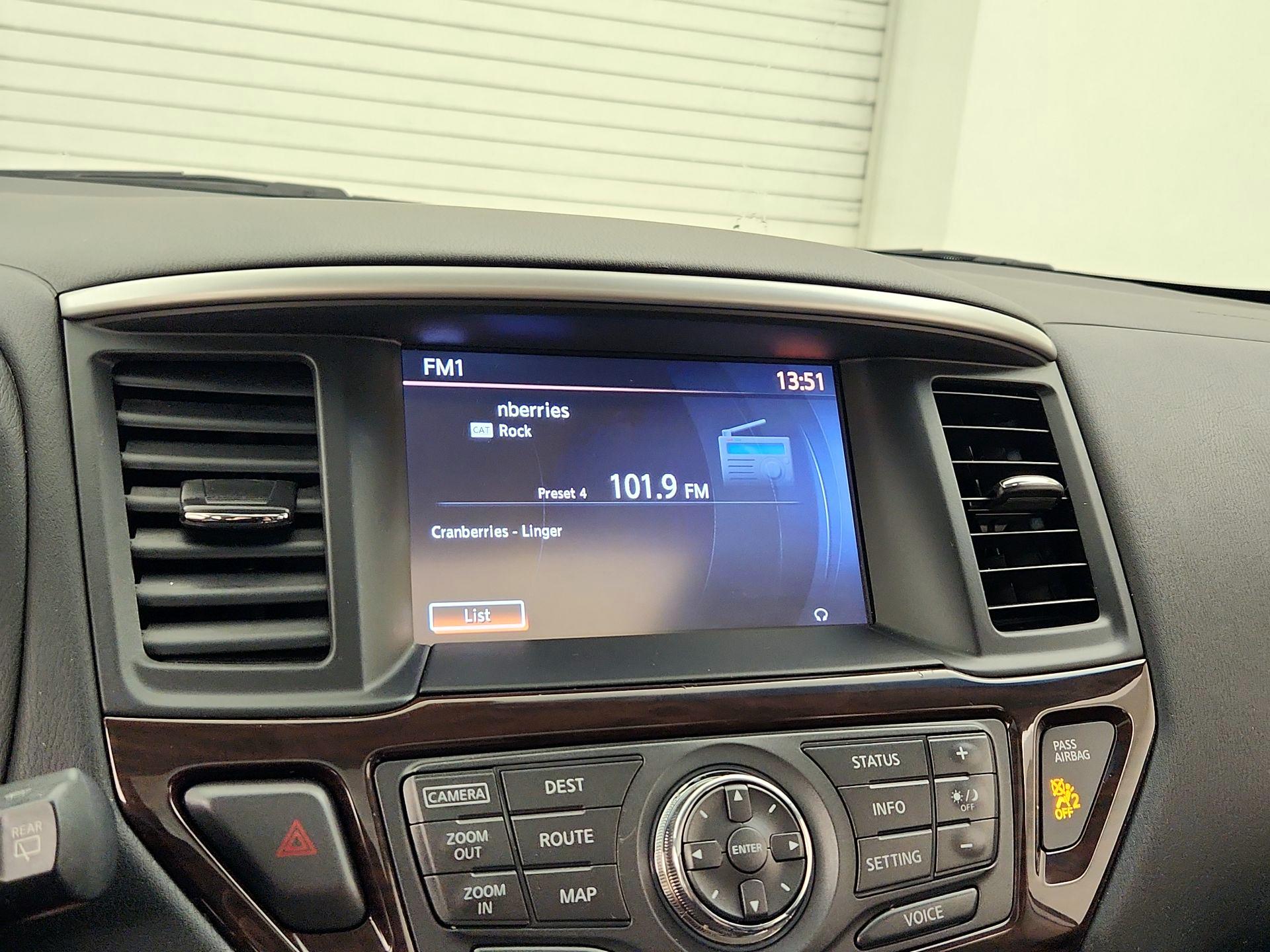 Thumbnail: 2016 Nissan Pathfinder - 16