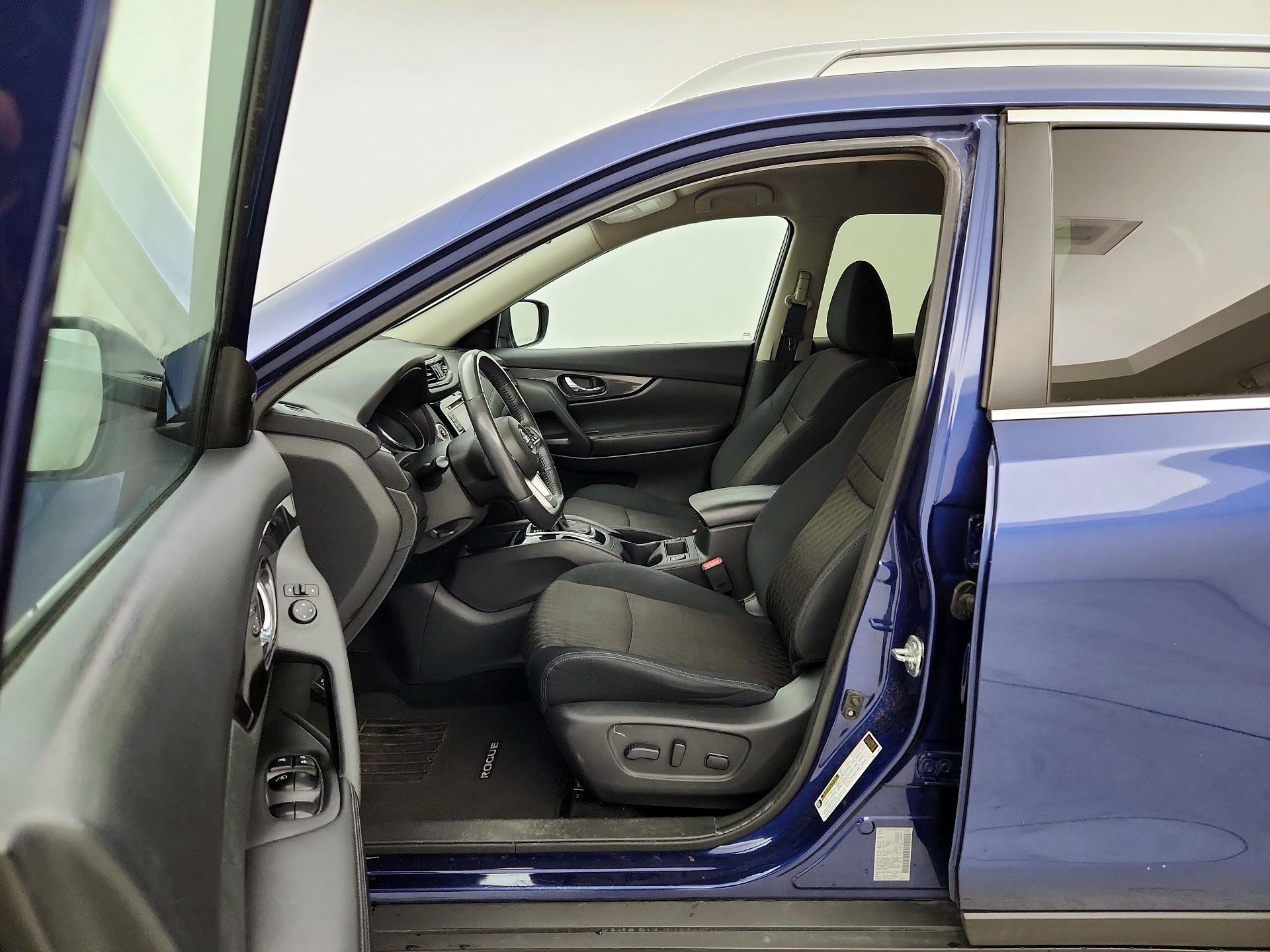 Thumbnail: 2017 Nissan Rogue - 11