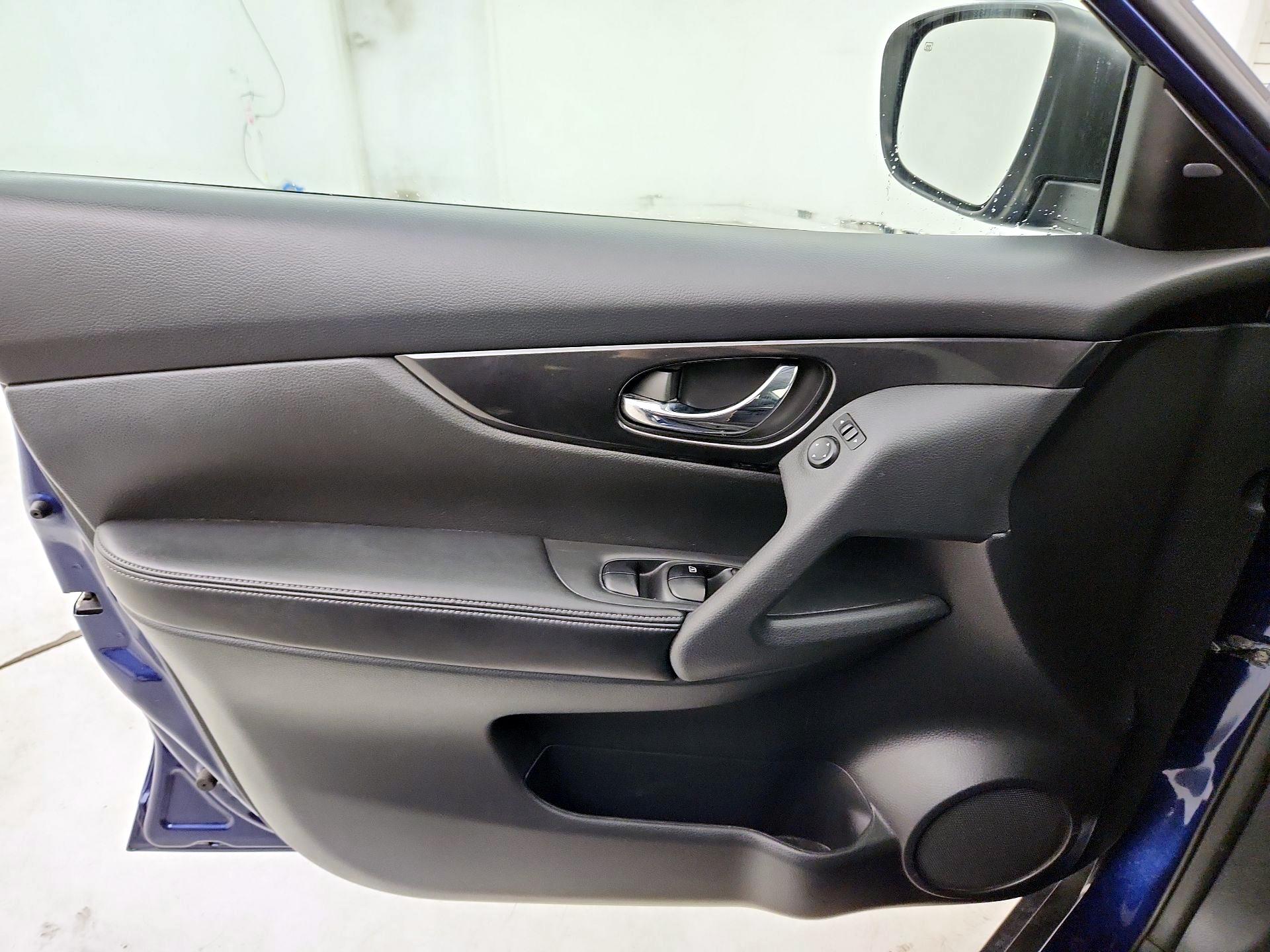 Thumbnail: 2017 Nissan Rogue - 12