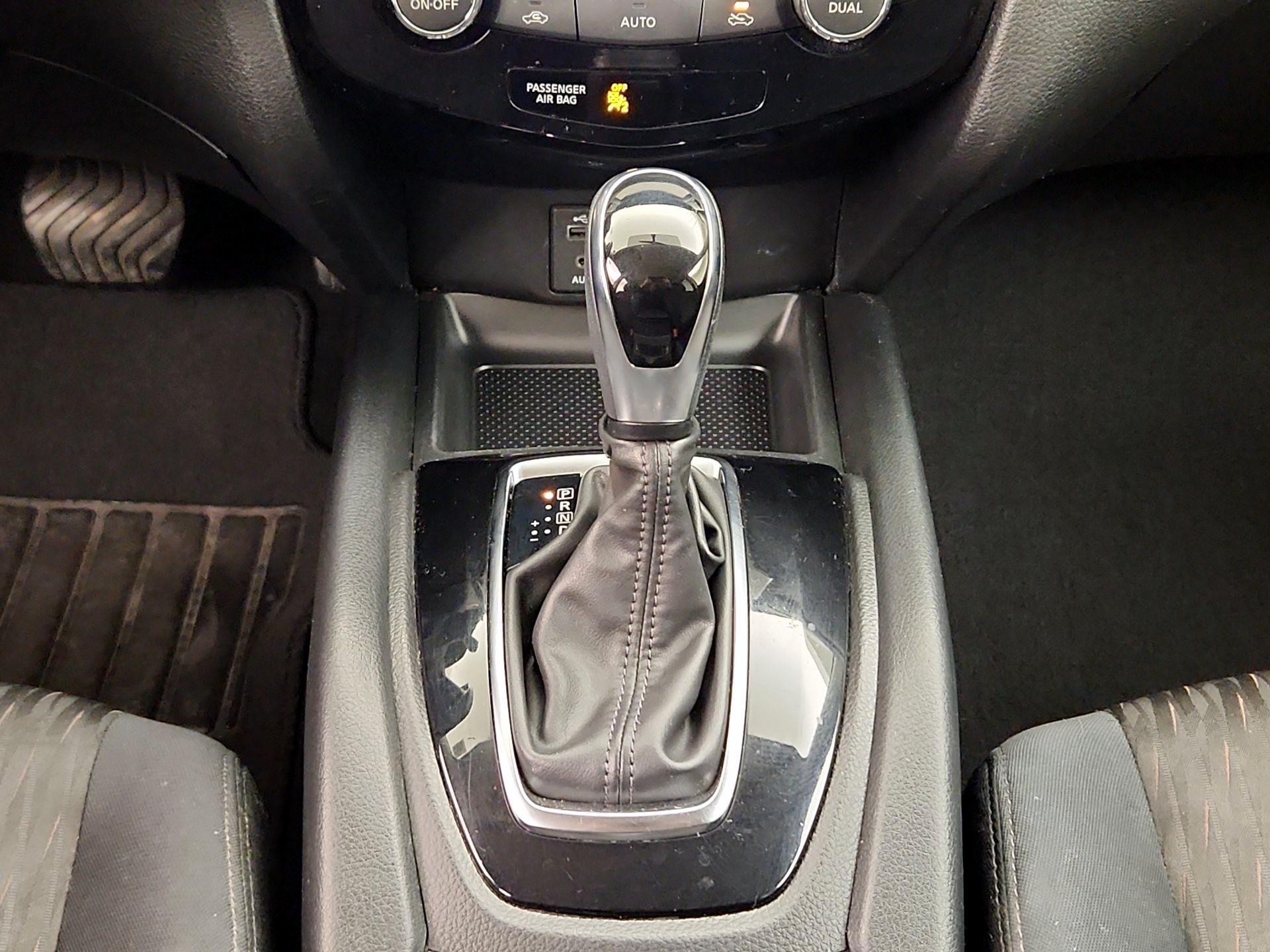 Thumbnail: 2017 Nissan Rogue - 18