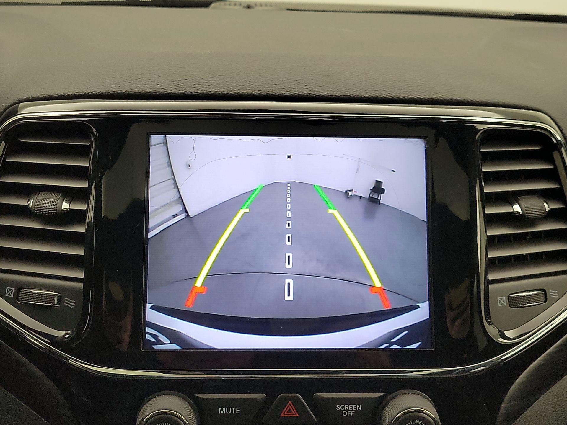 Thumbnail: 2020 Jeep Grand Cherokee - 15