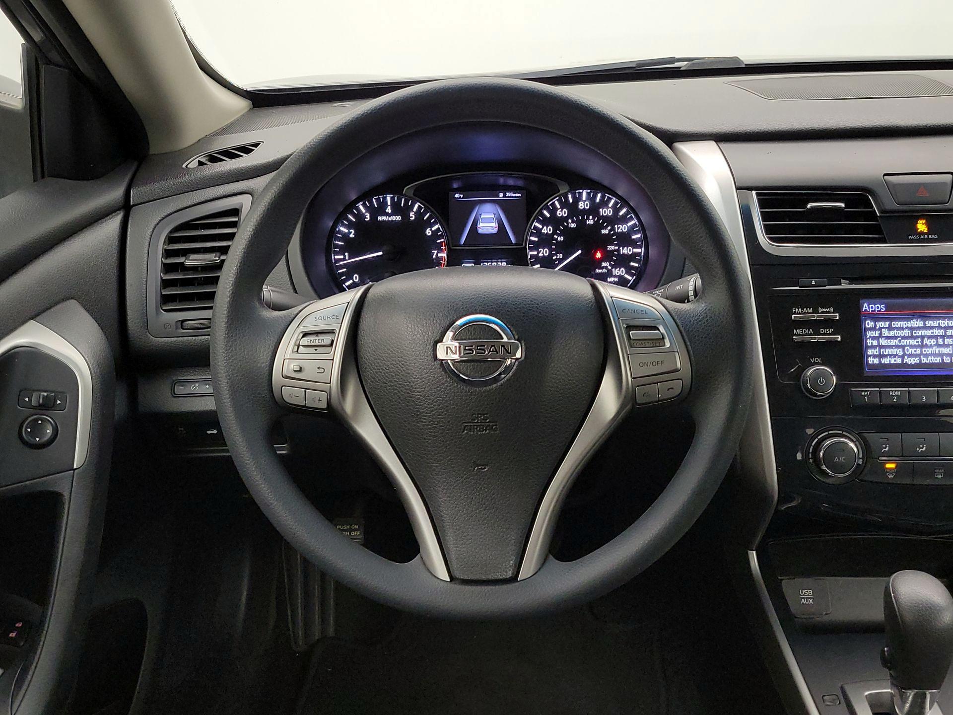 Thumbnail: 2015 Nissan Altima - 10