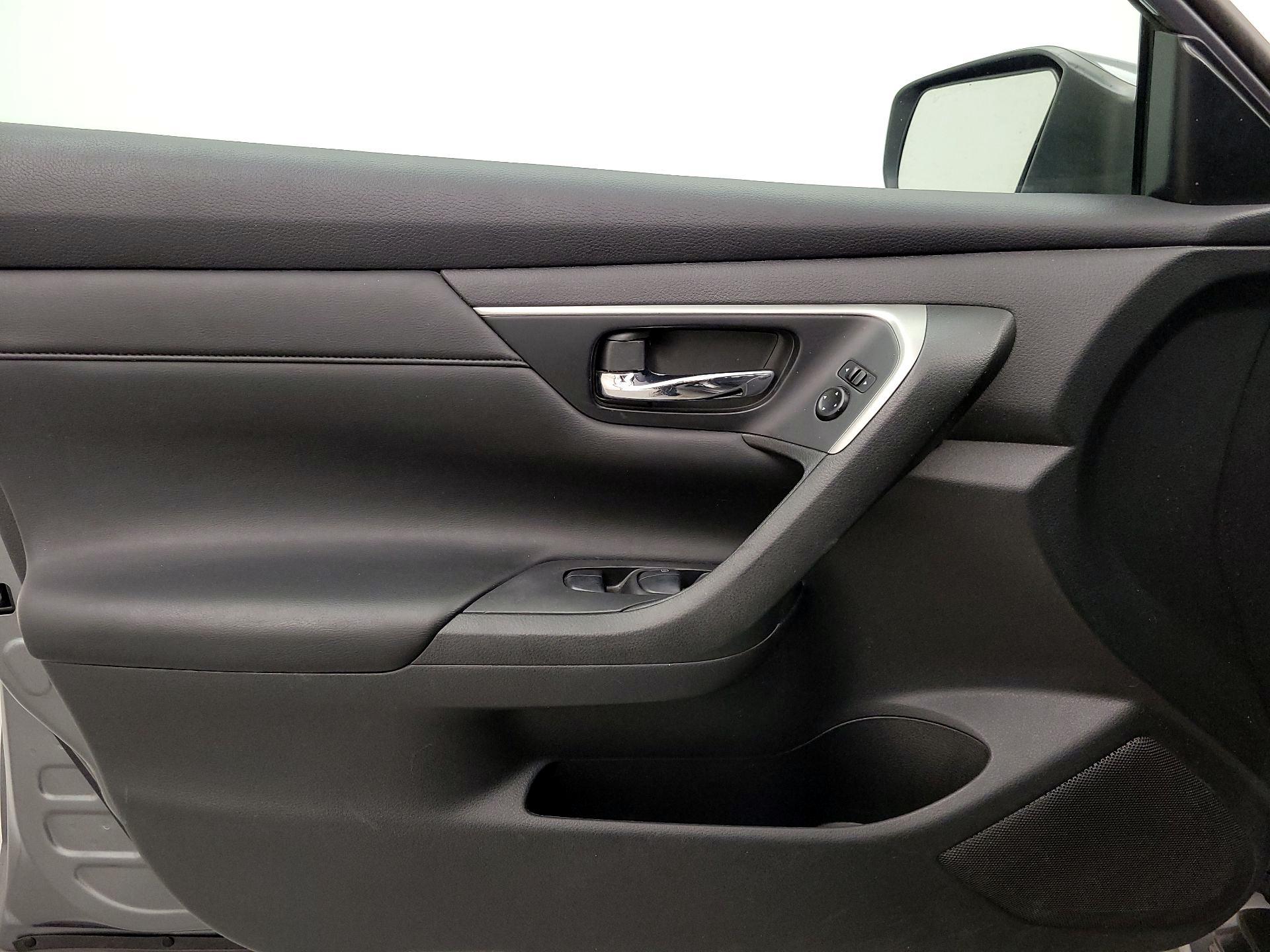 Thumbnail: 2015 Nissan Altima - 12