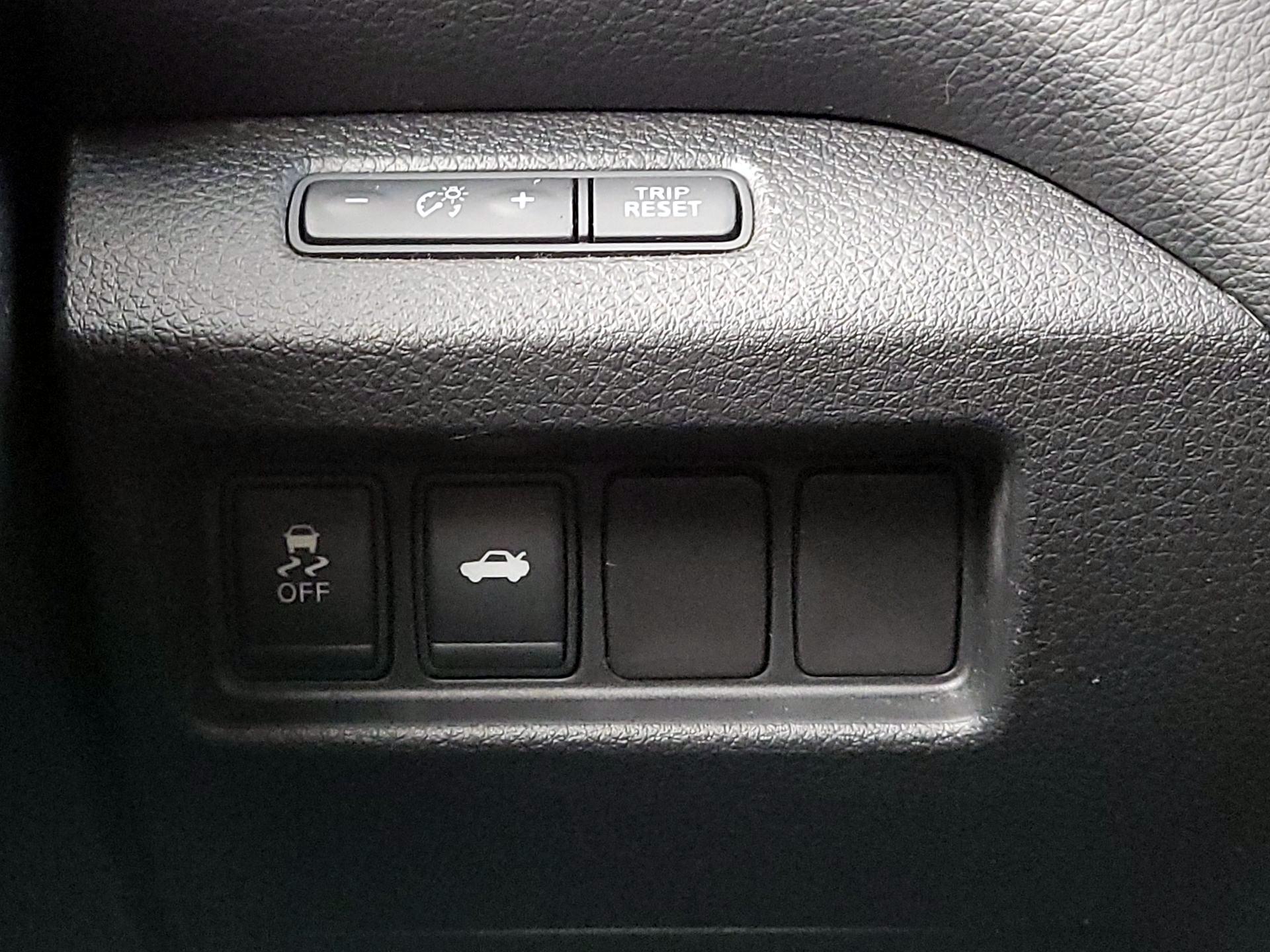 Thumbnail: 2015 Nissan Altima - 13