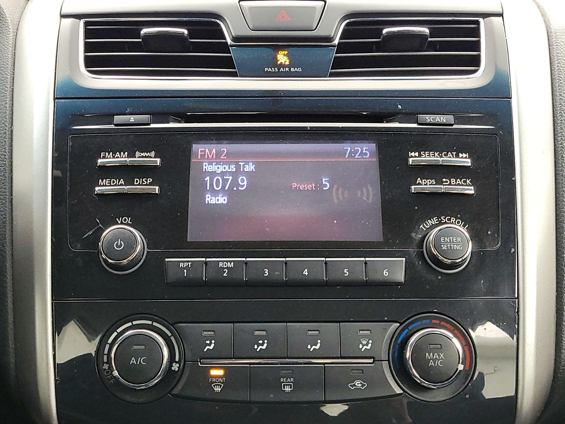 Thumbnail: 2015 Nissan Altima - 15