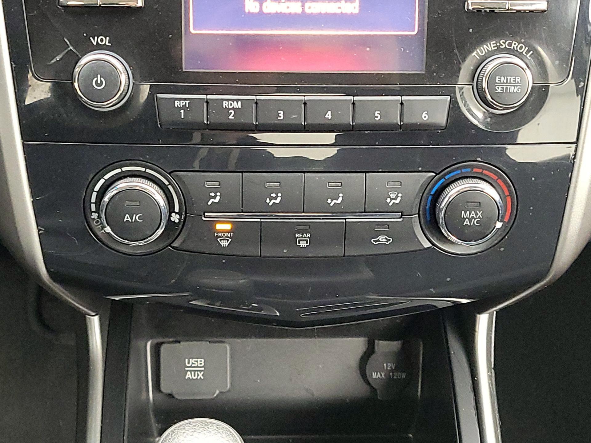 Thumbnail: 2015 Nissan Altima - 16