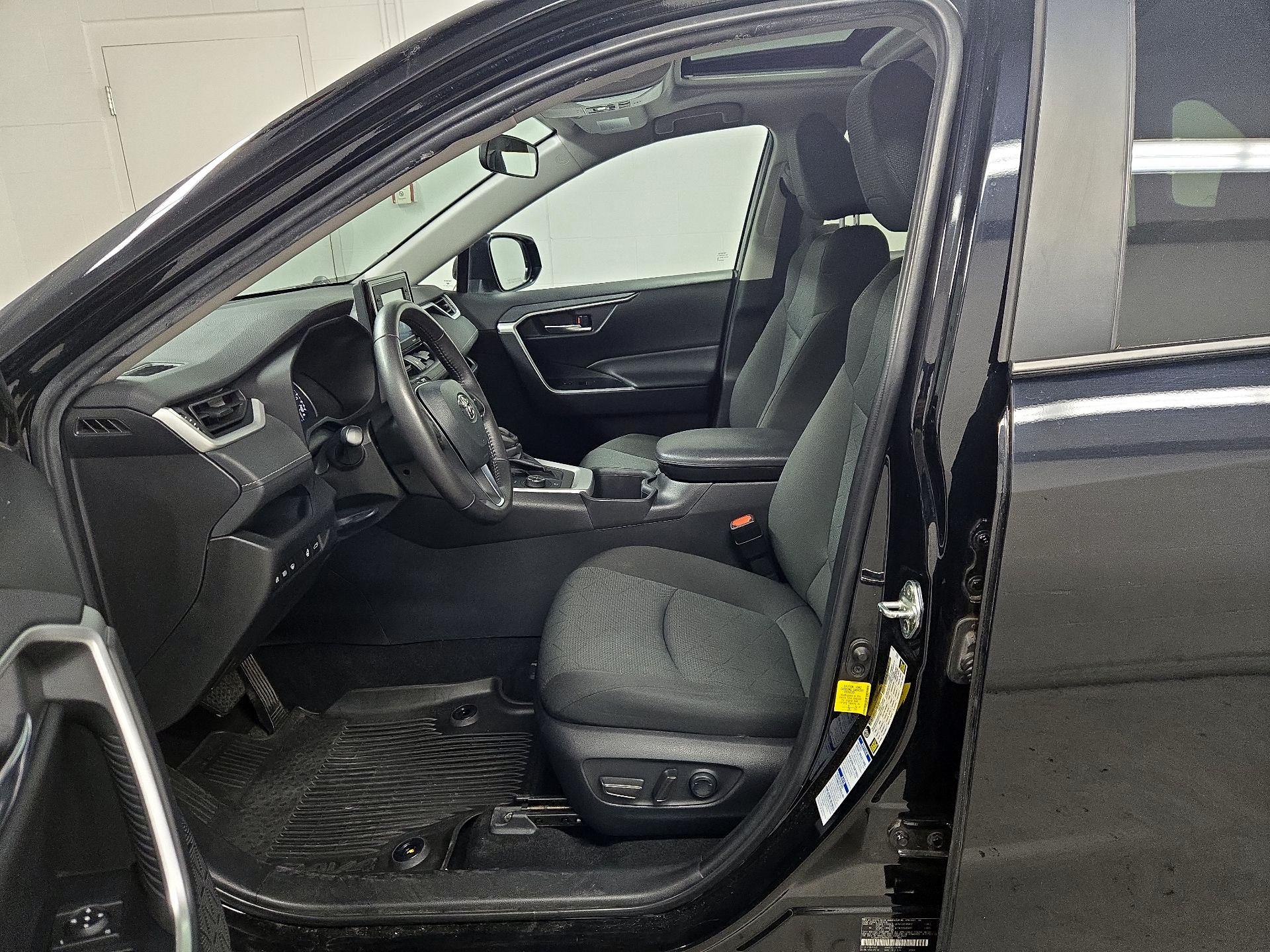 Thumbnail: 2022 Toyota RAV4 - 11