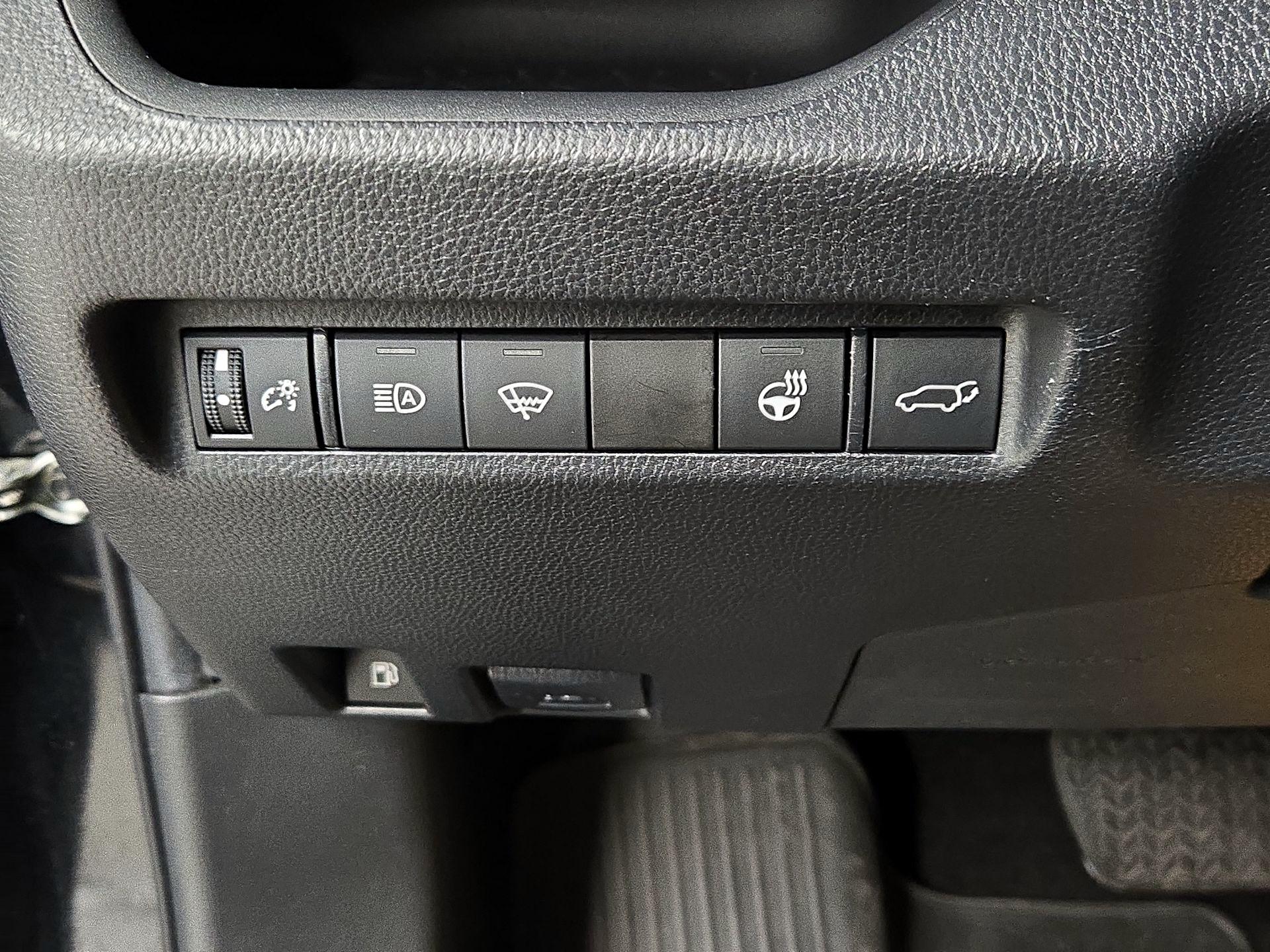 Thumbnail: 2022 Toyota RAV4 - 13