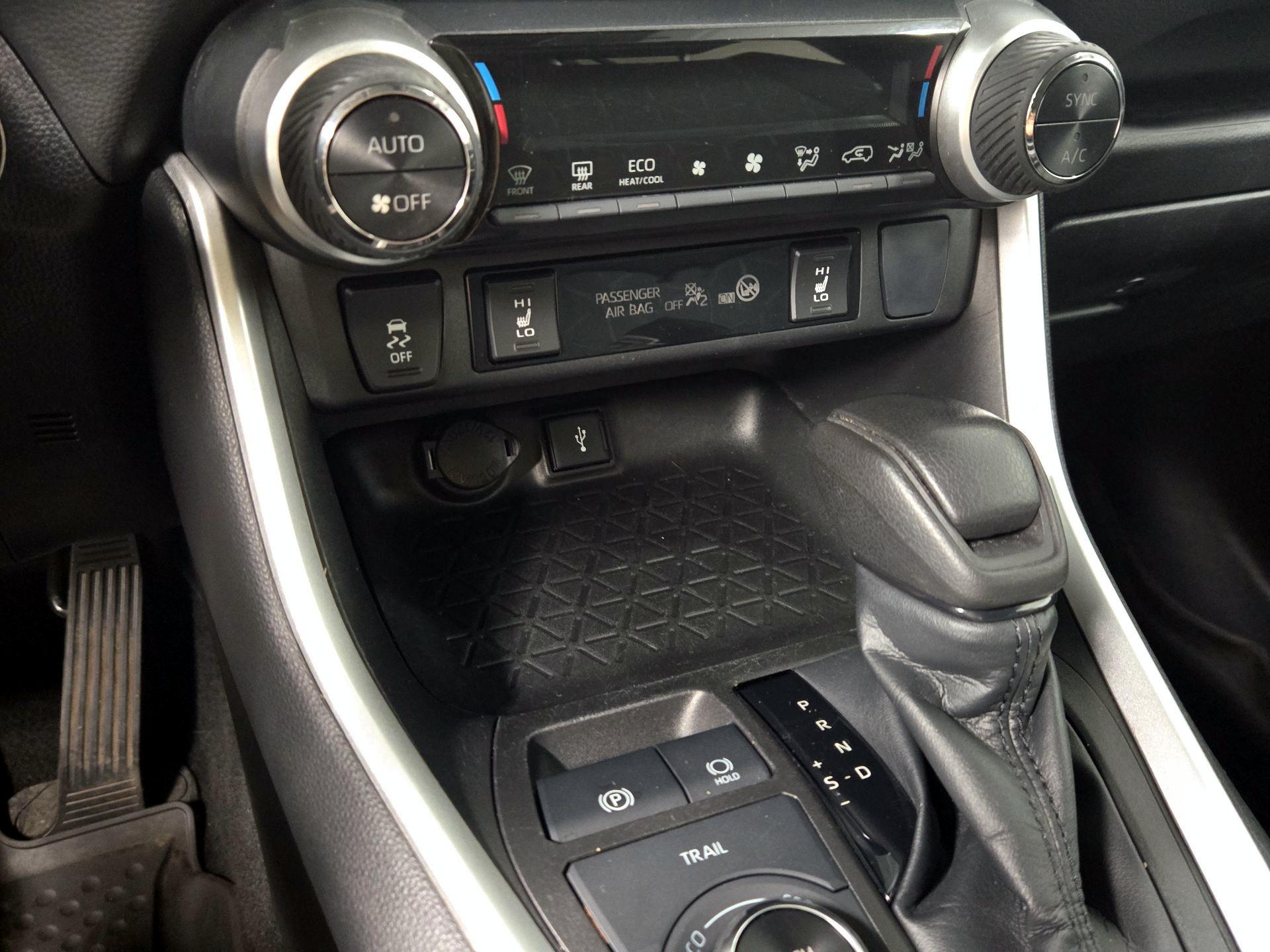 Thumbnail: 2022 Toyota RAV4 - 18