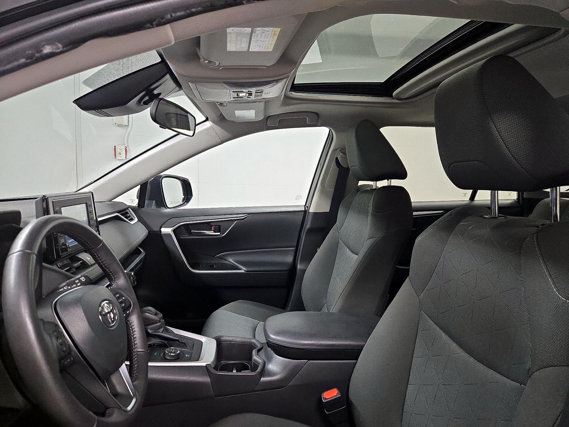 Thumbnail: 2022 Toyota RAV4 - 19