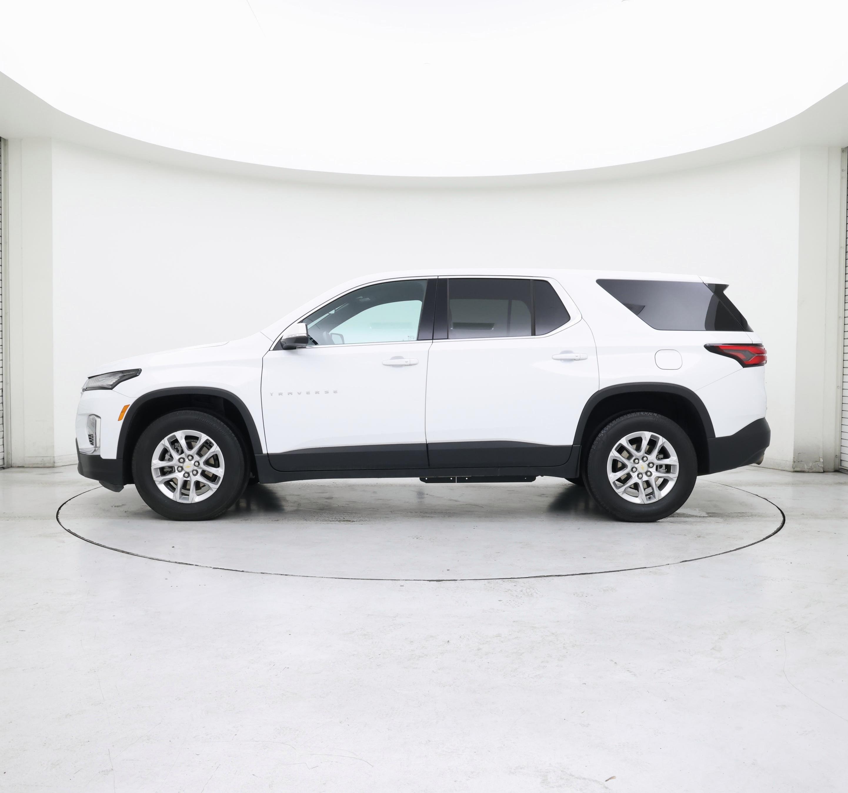 Thumbnail: 2023 Chevrolet Traverse - 3