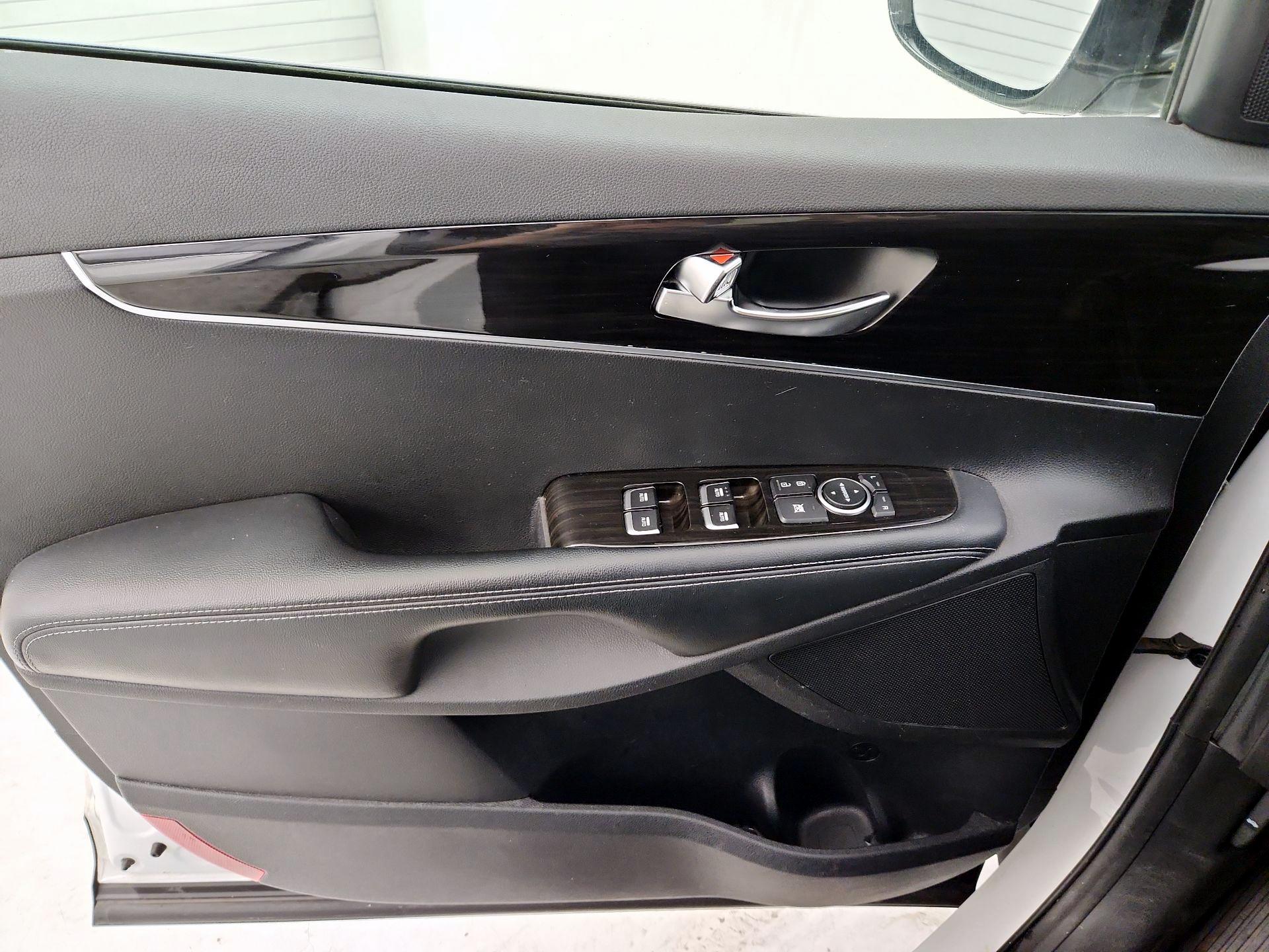 Thumbnail: 2020 Kia Sorento - 12