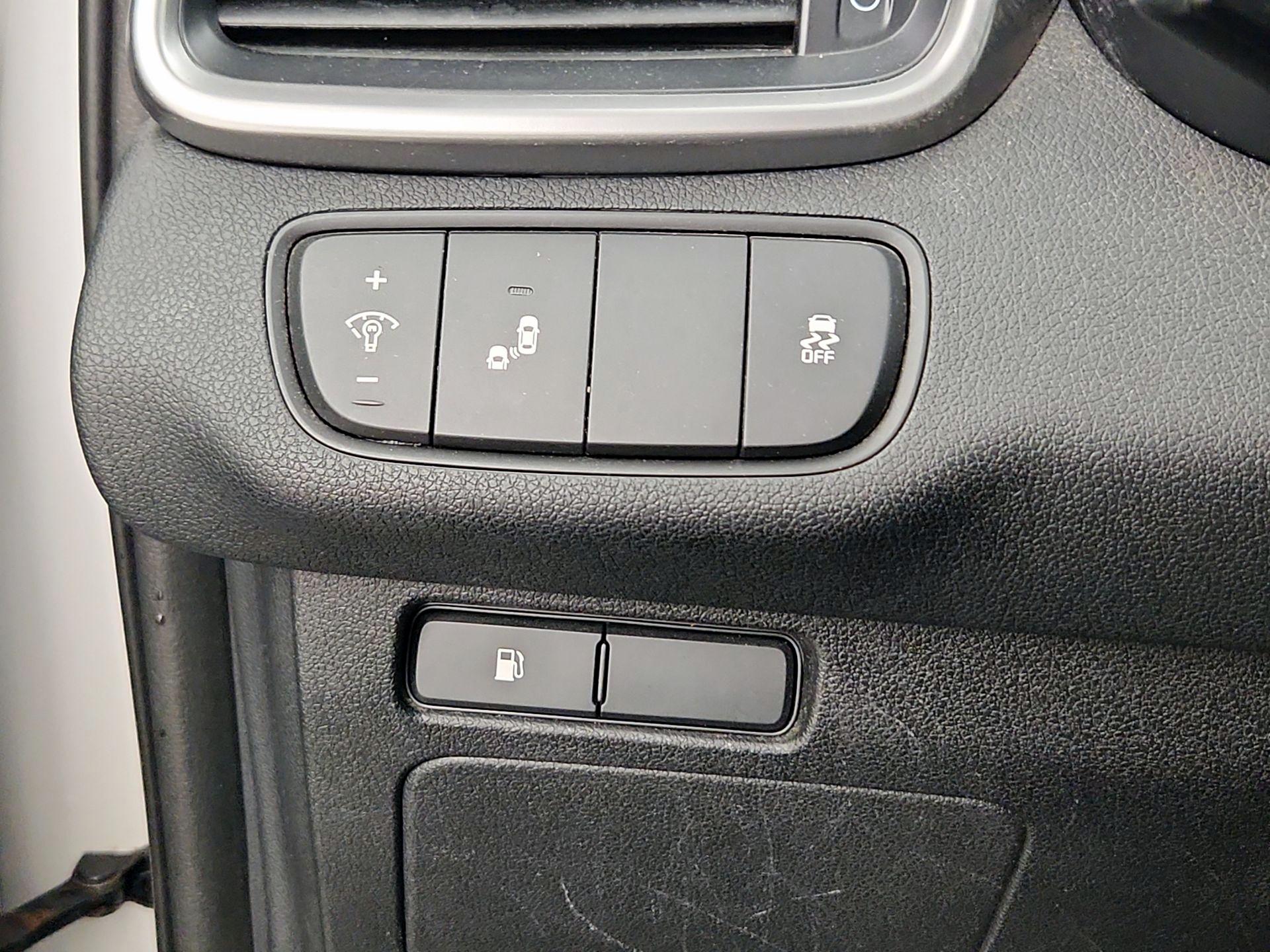 Thumbnail: 2020 Kia Sorento - 13