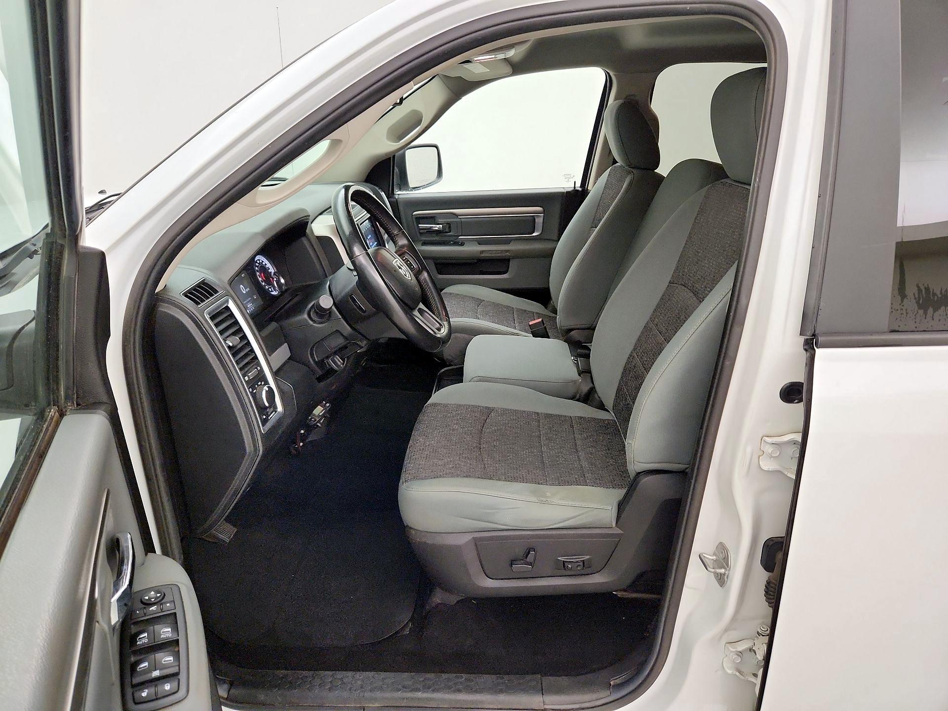 Thumbnail: 2019 RAM 1500 Classic - 11